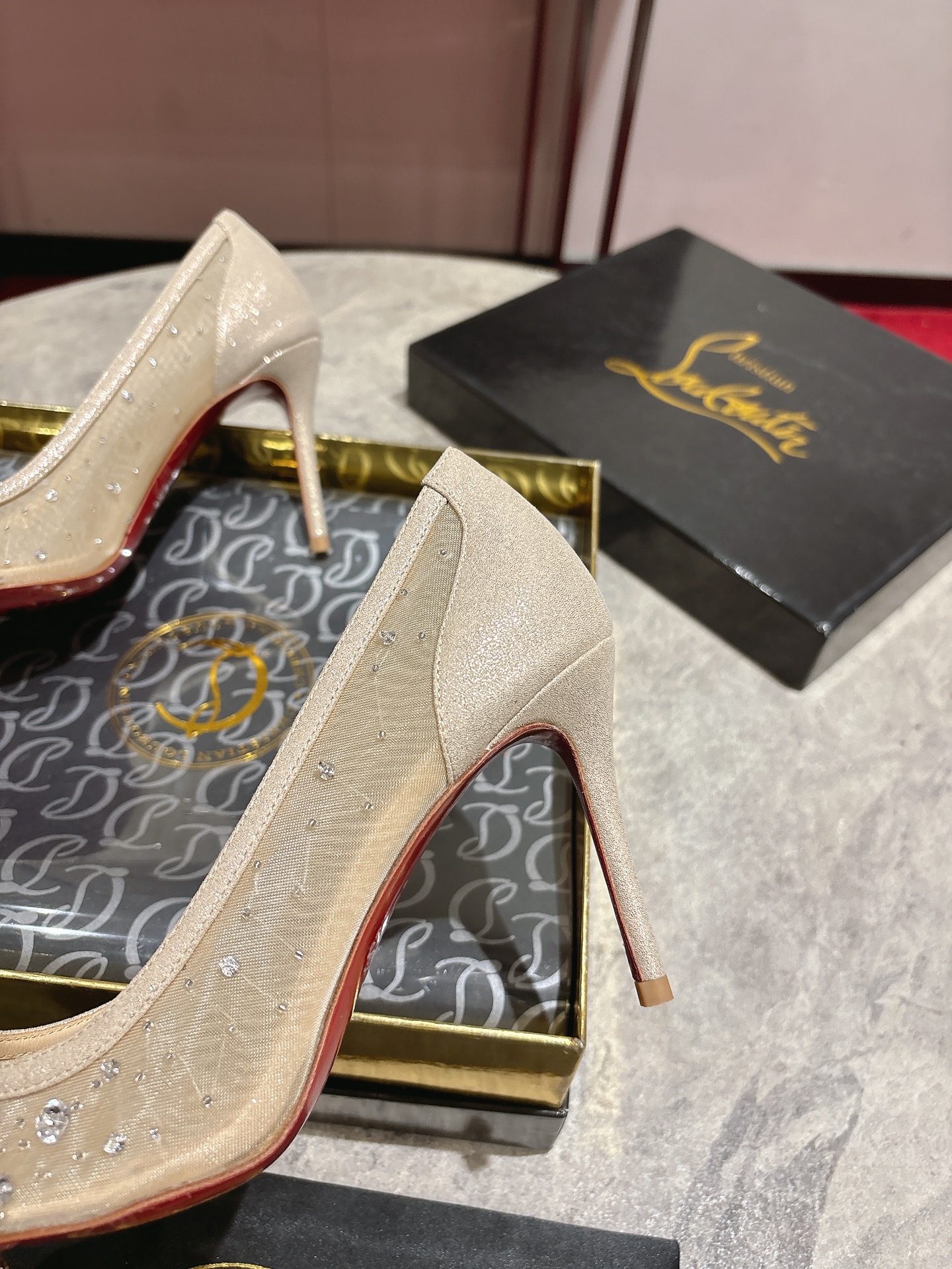 Luxury White Almond Crystal Beaded Heels by Christian Louboutin – 85mm Height | Size 34-42 – SEO-friendly title. - 图片 7