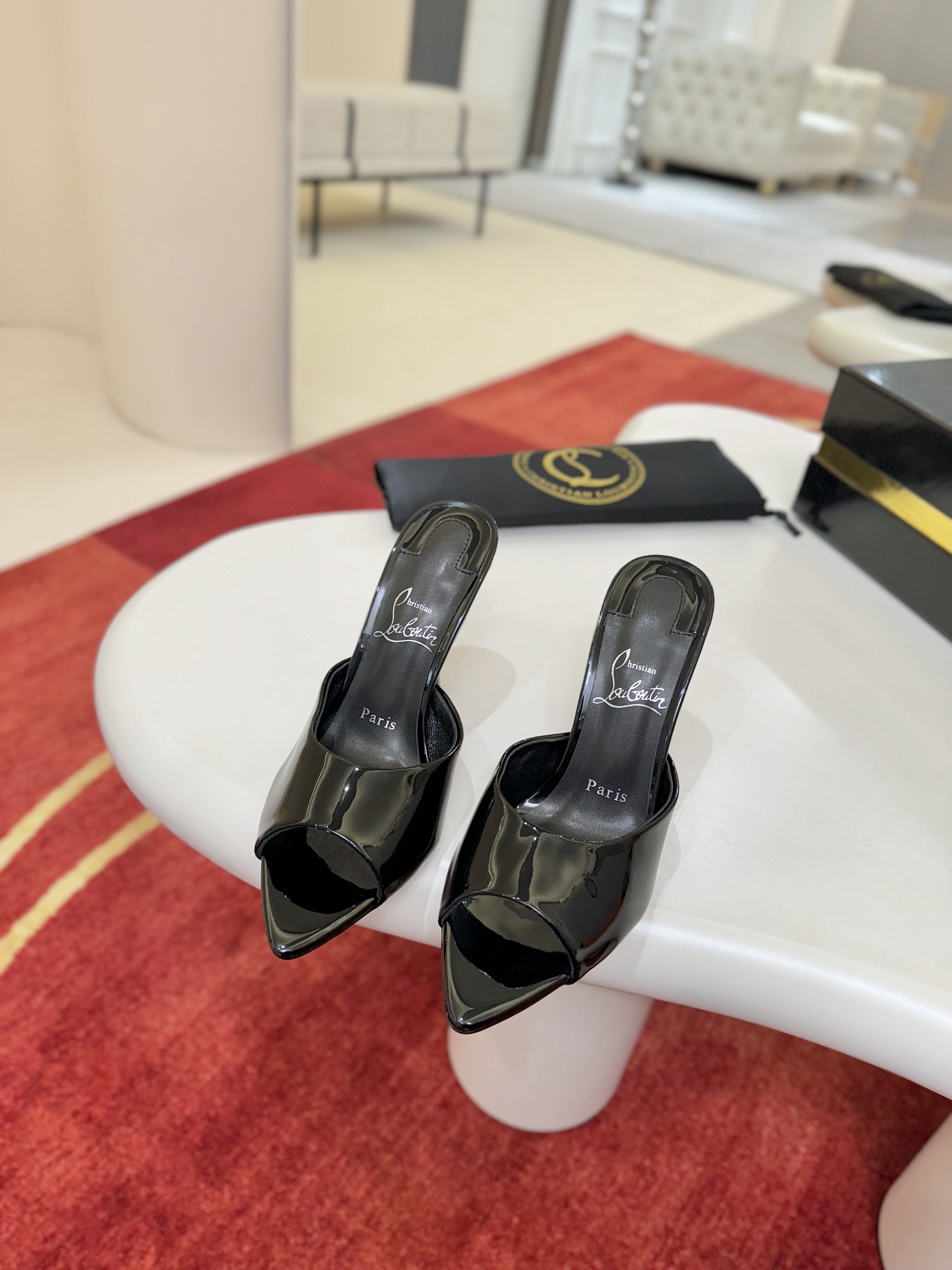 NO:723510,Pointed toe drag w. This 100mm high-heeled stiletto has a tapered outline and reveals the iconic red sole. Size 34-43 (34.40.41.42.43 is custom-made, non-refundable, non-exchangeable, 43 size 10) Heel height 10cm (8.5cm can be customized) Color black white burgundy leopard print, high heels, Christian Louboutin, high heels19860909尖头拖w.  这款采用 100毫米的高跟细跟鞋,拥有锥形轮廓,露出标志性的红色 鞋底. size34码-43码（34.40.41.42.43定做不退不换,43码10） 跟高10cm（8.5cm可以定做） 颜色黑 白 酒红 豹纹,高跟鞋,christian louboutin,high heels,Women's Shoes