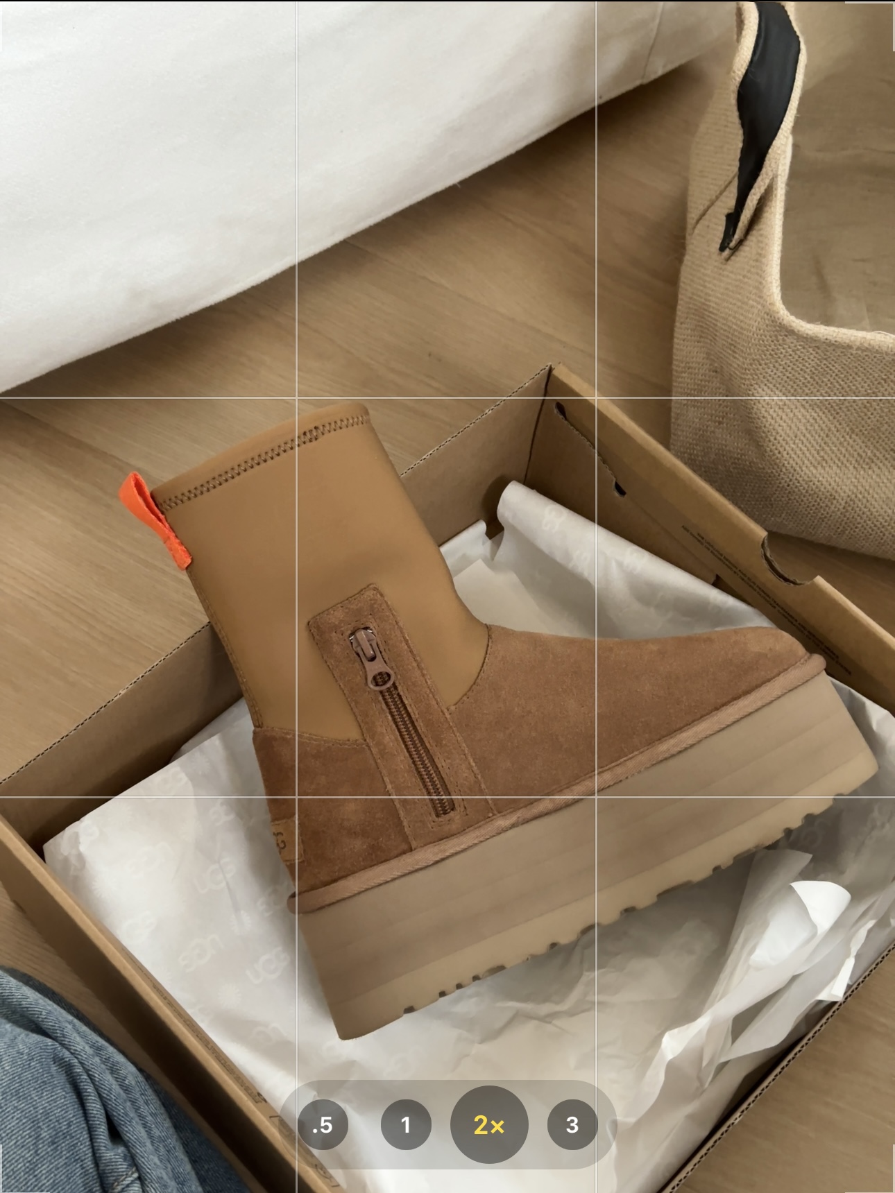 #ugg迪普靴～
▪️鞋面牛皮革+羊毛内里
▪️专柜1.5厚度弹力布，拉链设计方便穿脱
▪️5cmEVA