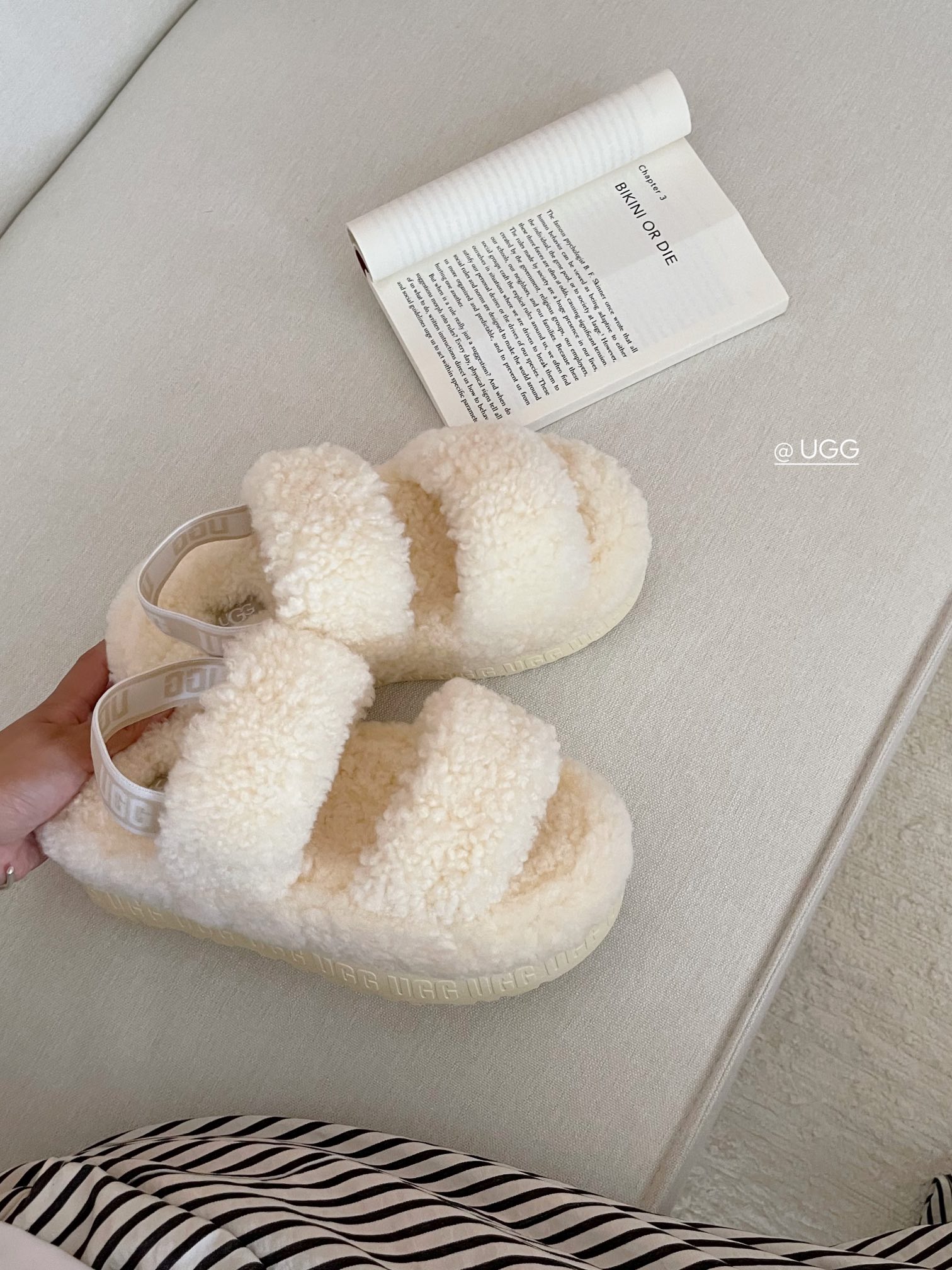 【ugg】秋冬周冬雨同款毛茸拖
 品名：欧芙拉菲塔，
隆丰泰迪毛松糕底拖 它是经典款oh yeah凉鞋的