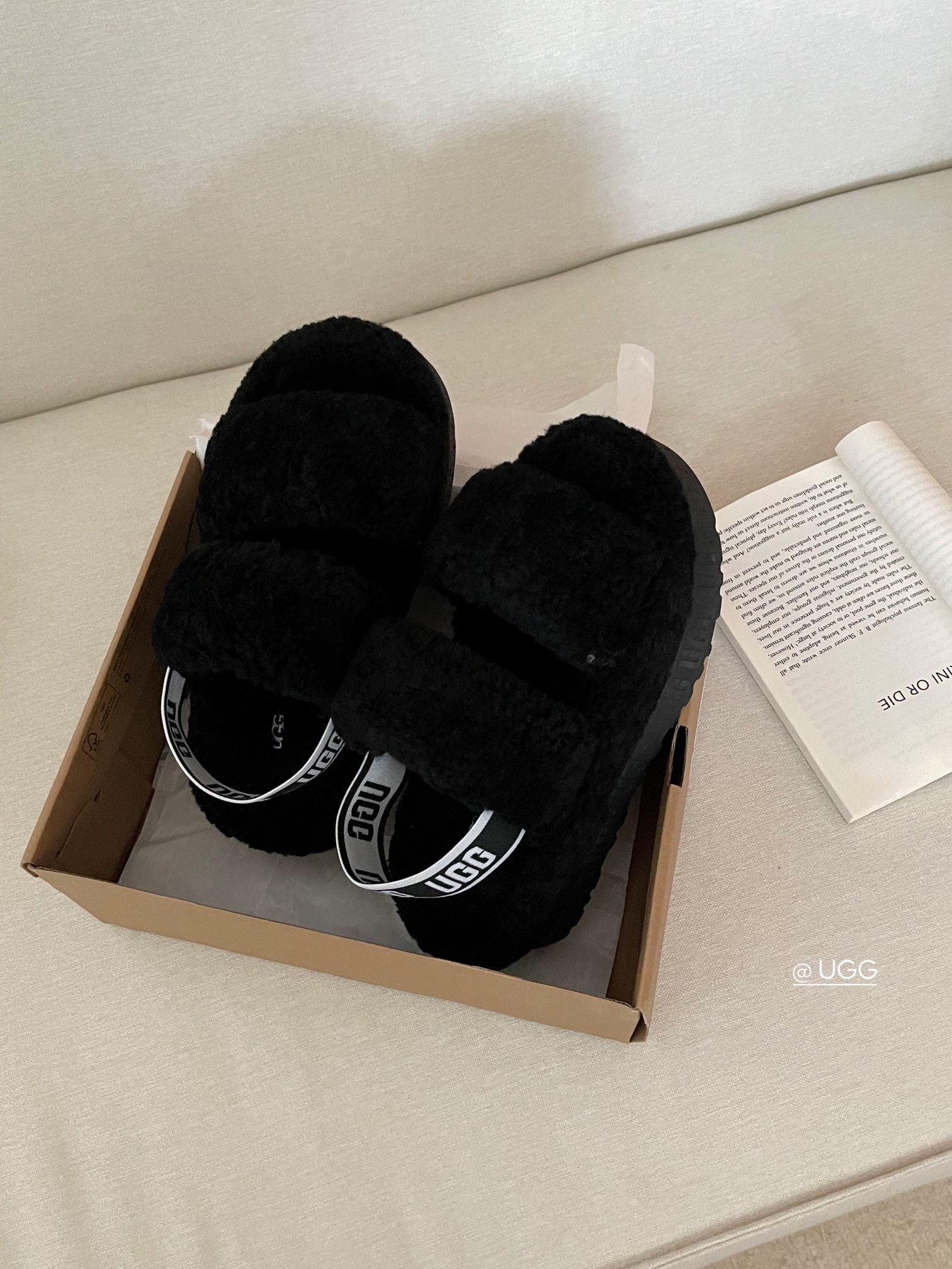 【ugg】秋冬周冬雨同款毛茸拖
 品名：欧芙拉菲塔，
隆丰泰迪毛松糕底拖 它是经典款oh yeah凉鞋的