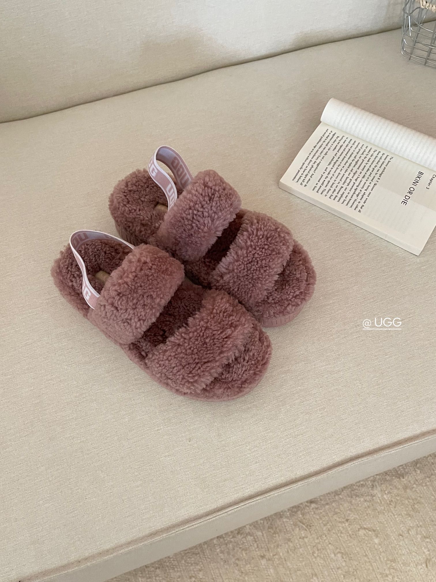 【ugg】秋冬周冬雨同款毛茸拖
 品名：欧芙拉菲塔，
隆丰泰迪毛松糕底拖 它是经典款oh yeah凉鞋的