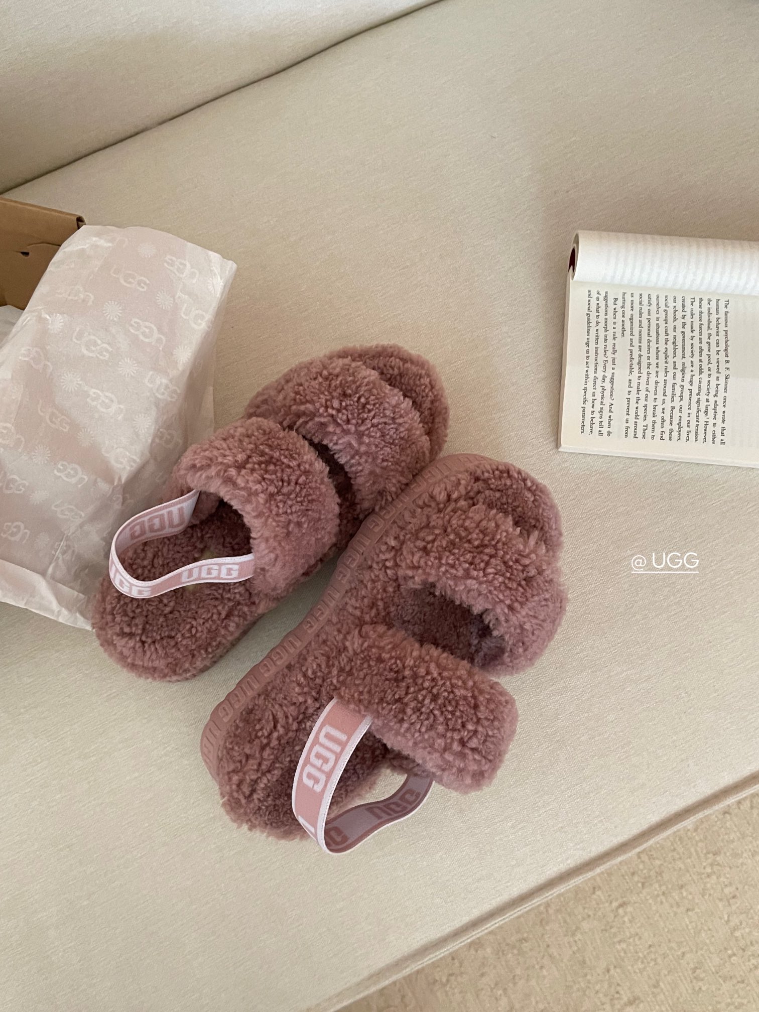 【ugg】秋冬周冬雨同款毛茸拖
 品名：欧芙拉菲塔，
隆丰泰迪毛松糕底拖 它是经典款oh yeah凉鞋的
