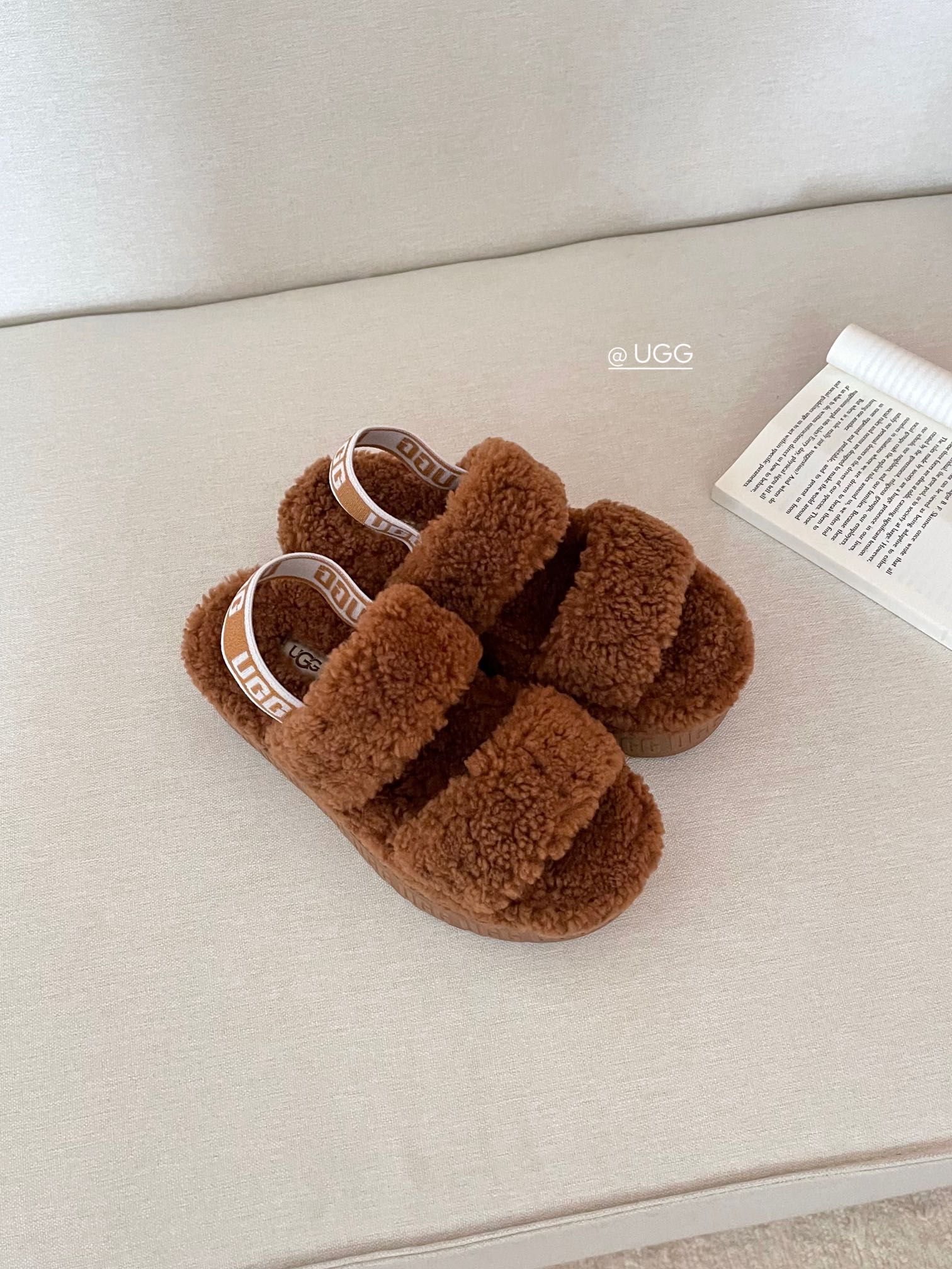 【ugg】秋冬周冬雨同款毛茸拖
 品名：欧芙拉菲塔，
隆丰泰迪毛松糕底拖 它是经典款oh yeah凉鞋的
