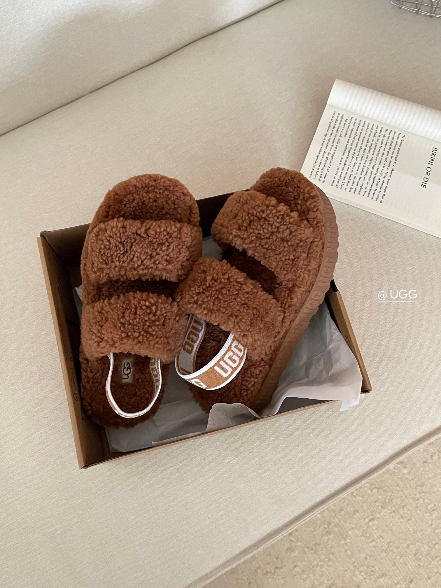 【ugg】秋冬周冬雨同款毛茸拖
 品名：欧芙拉菲塔，
隆丰泰迪毛松糕底拖 它是经典款oh yeah凉鞋的