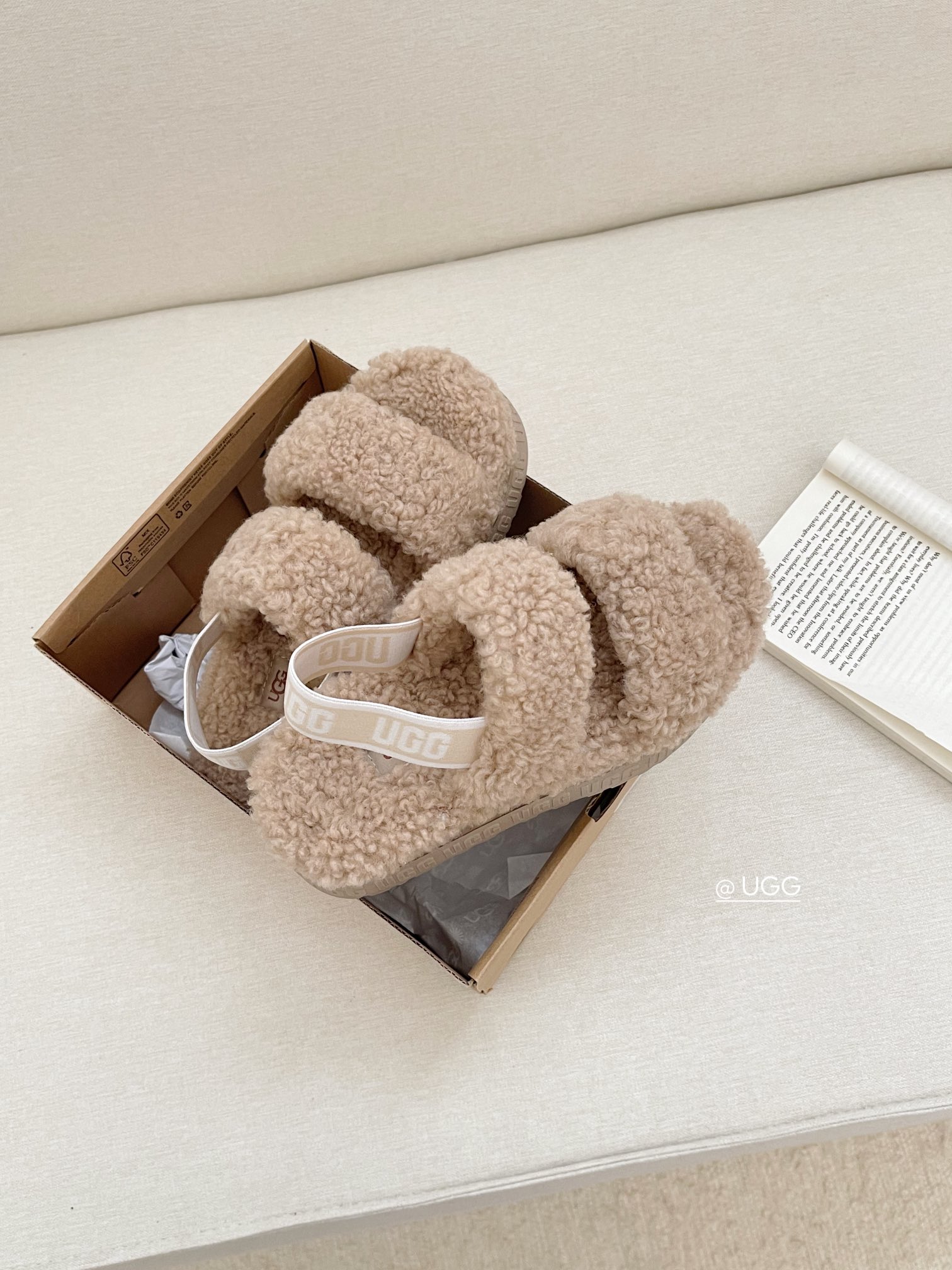 【ugg】秋冬周冬雨同款毛茸拖
 品名：欧芙拉菲塔，
隆丰泰迪毛松糕底拖 它是经典款oh yeah凉鞋的
