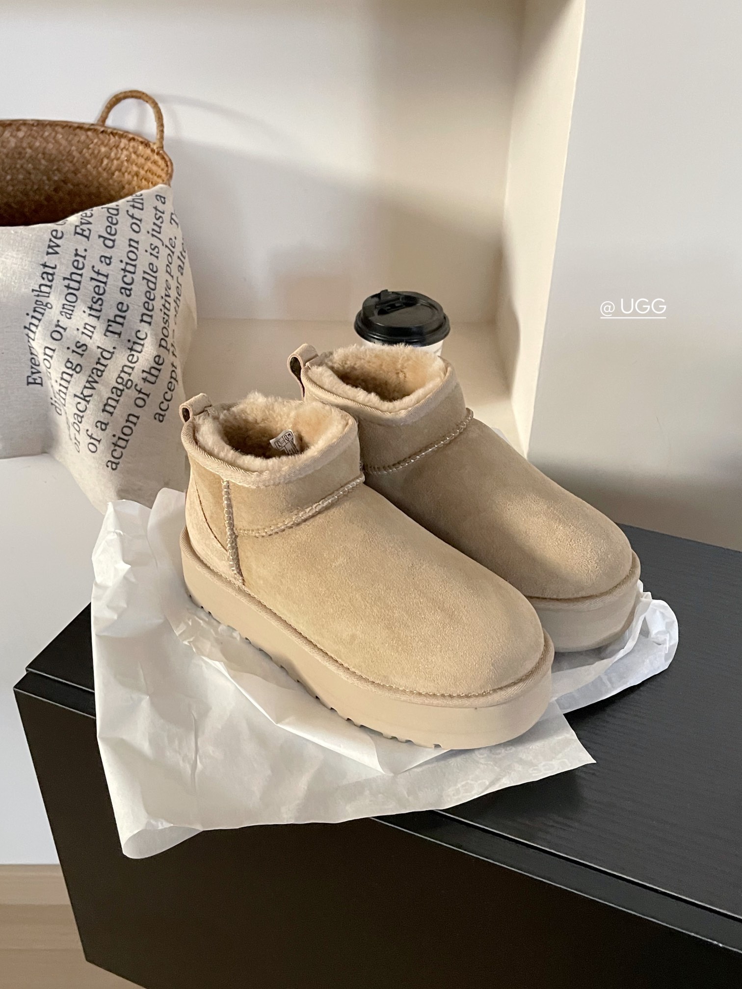 Ugg 厚底3cm迷你雪地靴 ✨隆丰原厂A级皮毛一体 ✨原厂高弹大底 💫时髦又百搭，重点显腿长 
六色，