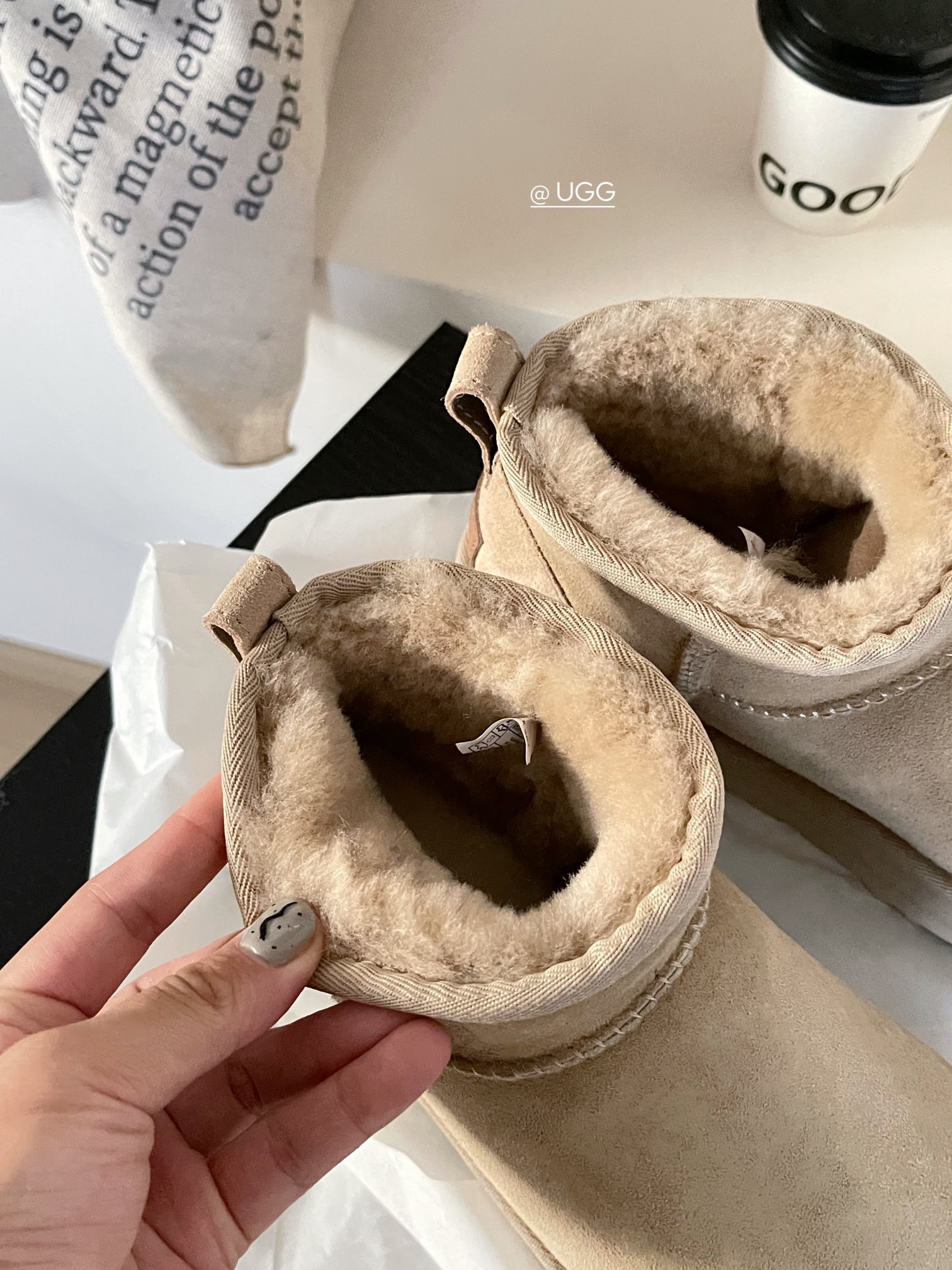 Ugg 厚底3cm迷你雪地靴 ✨隆丰原厂A级皮毛一体 ✨原厂高弹大底 💫时髦又百搭，重点显腿长 
六色，