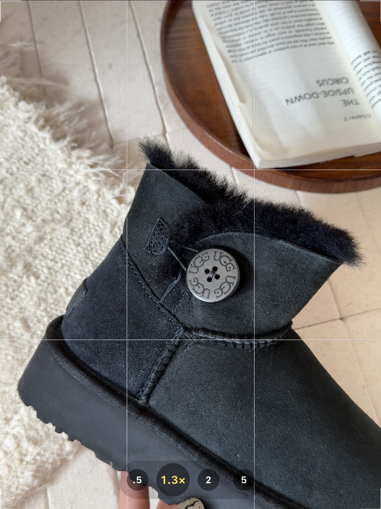 ugg厚底3352木扣～
采用高品质A级隆丰皮毛一体 
经典百搭
四色
 Size：35-40