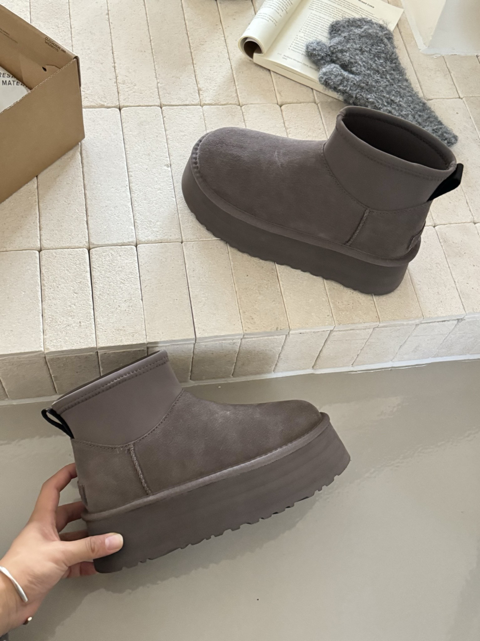 UGG 低帮新款迪普靴                        
厚底铅笔弹力靴〰️
带有侧拉链好