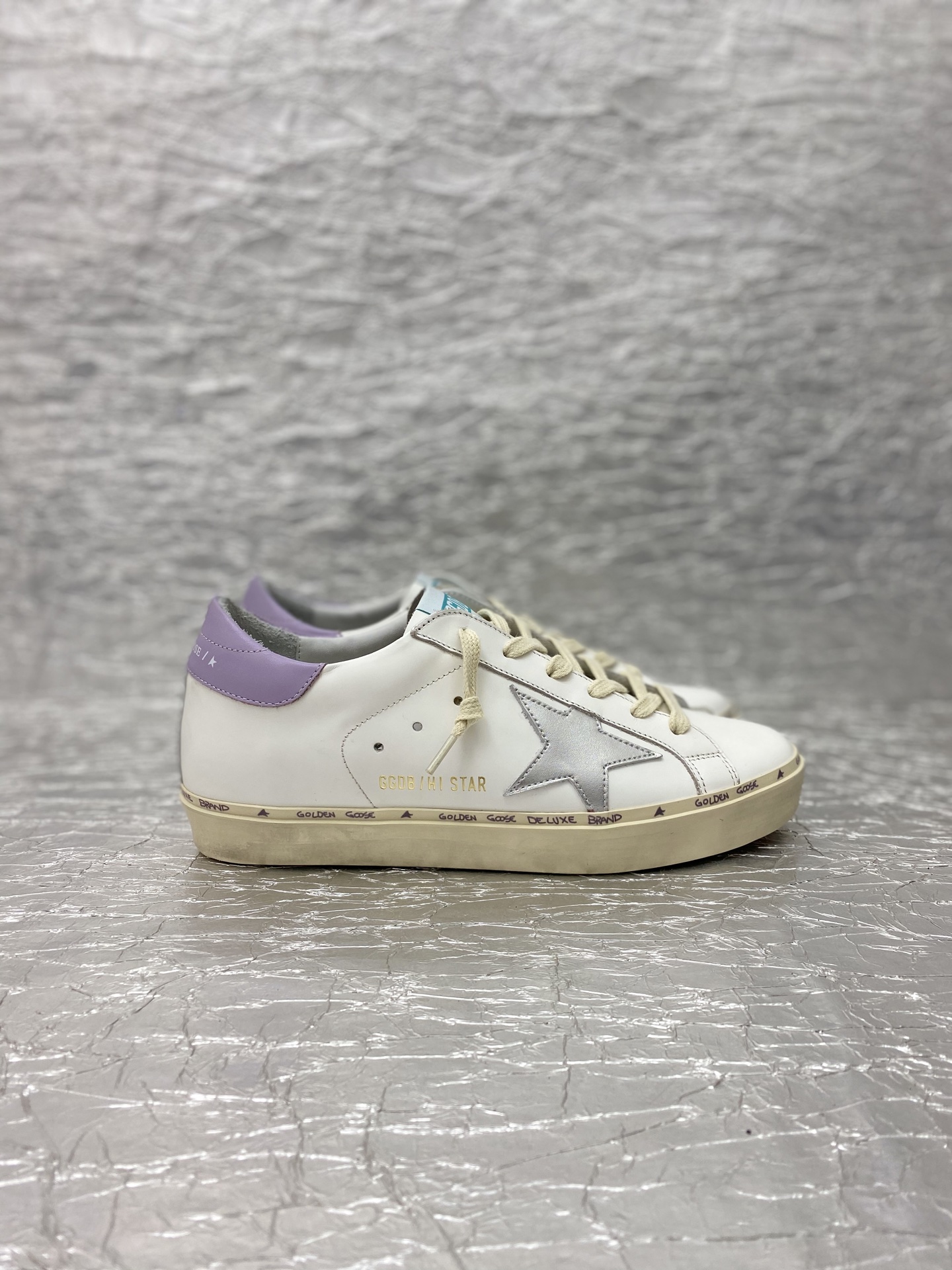 NO:760522,Golden Goose/Top version of small dirty shoes thick-soled series. Buy the latest original disassembly at the counter and create a 1:1 replica. Handmade by old craftsmen, with a unique worn-out style. Even the soles are uninhibitedly dirty. Celebrities and celebrity bloggers love it for personal wear. The fabric is made of original custom-made cowhide. The lining is Italian cowhide + customized original towel. Self-molded 3.5 cm latex insole + brand ventilation holes + steel stamped logo.  Size: Women's: 35-41 Men's 39-45 Women's (men's), casual shoes/sports shoes, sneakers, cowhide19860909Golden Goose /顶级版小脏鞋厚底系列 购买专柜最新原版拆解,1:1复刻打造 老工匠纯手工制作,独特磨破做旧风格,就连鞋底也是不羁的脏,明星红人博主私搭最爱  面料采用原厂定制牛皮 内里意大利牛皮里+定制原版毛巾 自主开模3.5厘米乳胶鞋垫+品牌透气孔+钢印logo 尺码:女款:35-41男款39-45 女款（男款）,休闲鞋/运动鞋,sneakers,cowhide,Women's Shoes