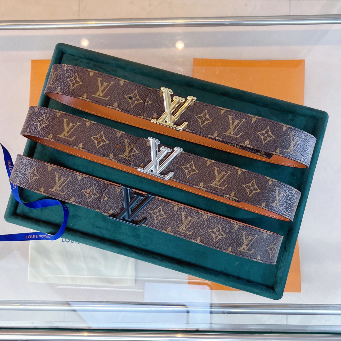  路易威登·LV
全套包装 40mm宽度 正品一体铸造五金钢扣，原厂皮料 双面原厂定制面料，！区别市场货