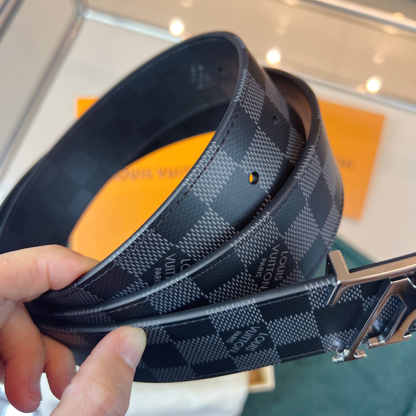 上質でスタイリッシュなベルトを厳選