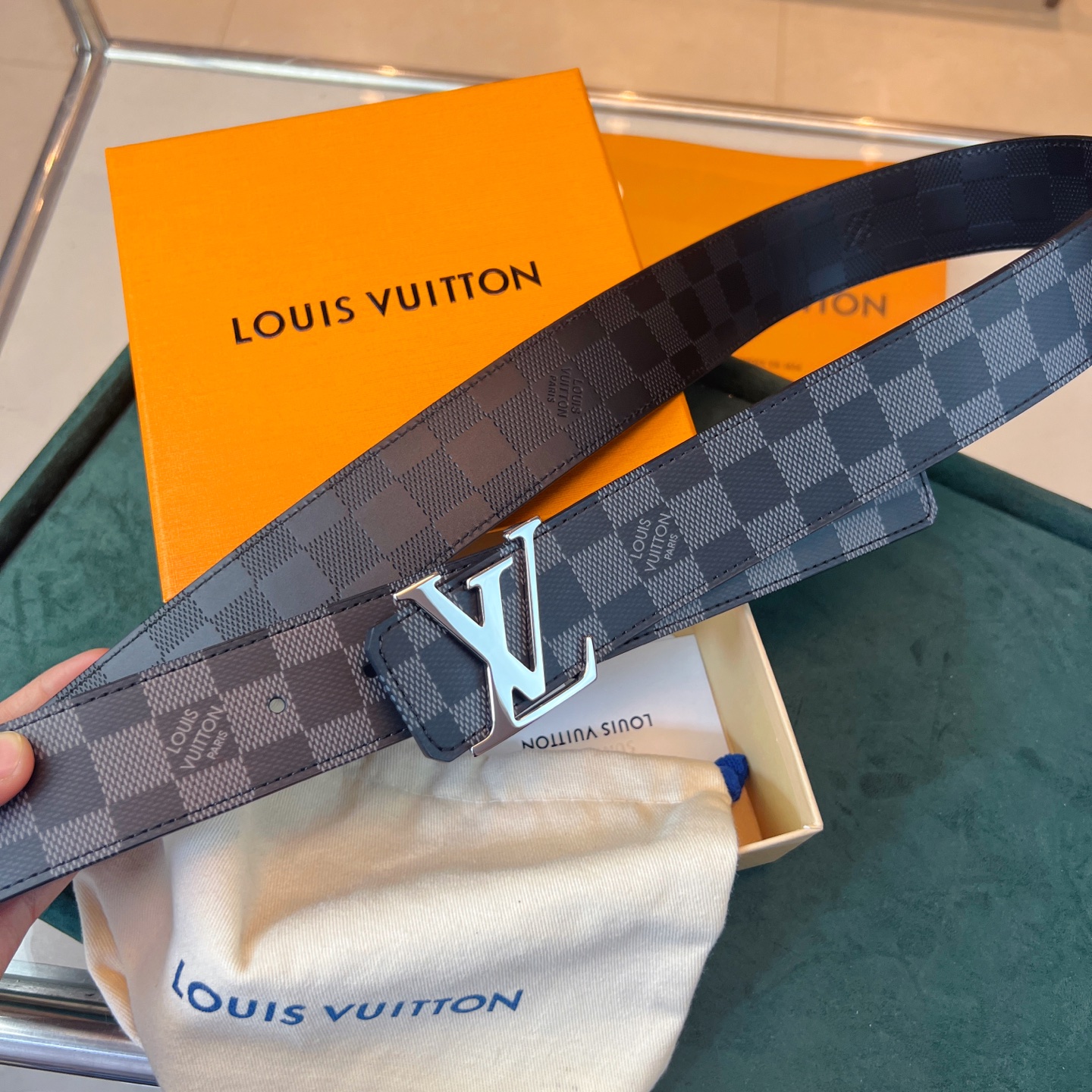 上質でスタイリッシュなベルトを厳選