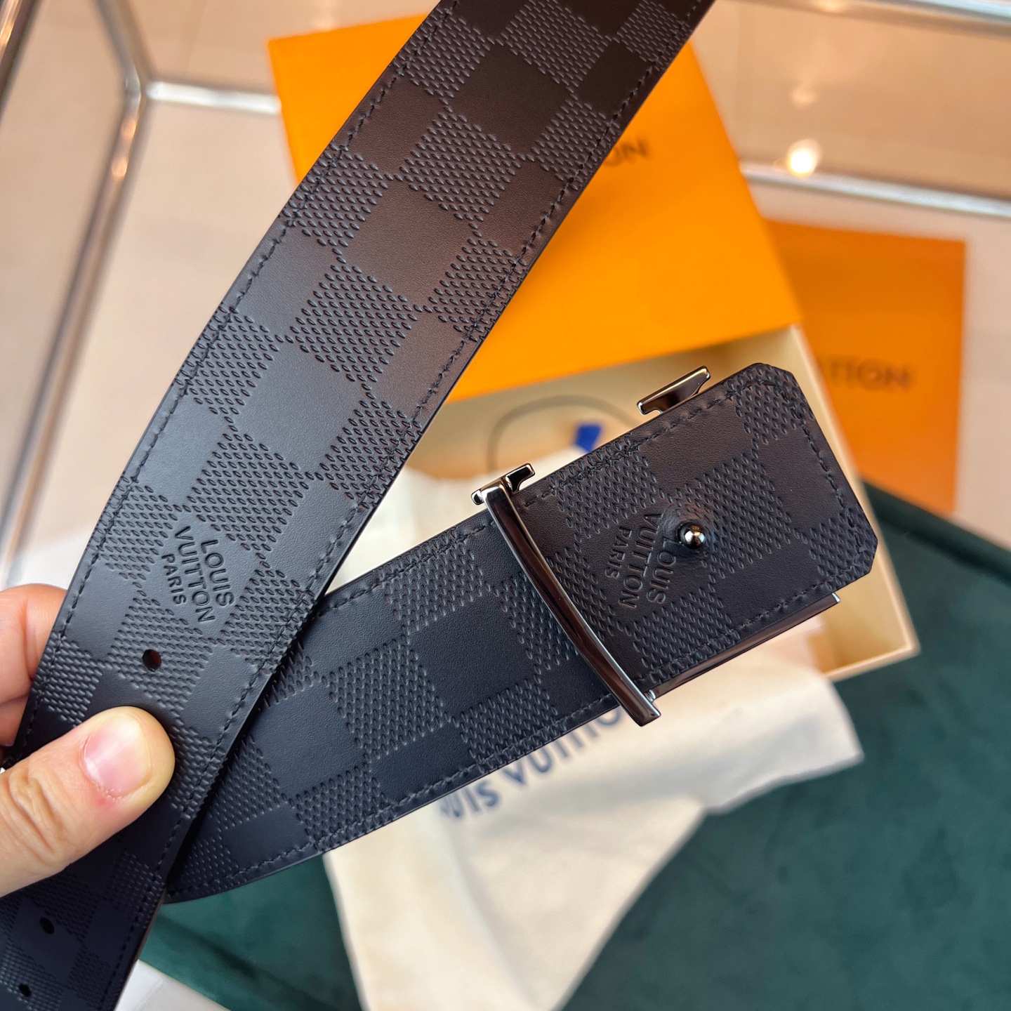 上質でスタイリッシュなベルトを厳選