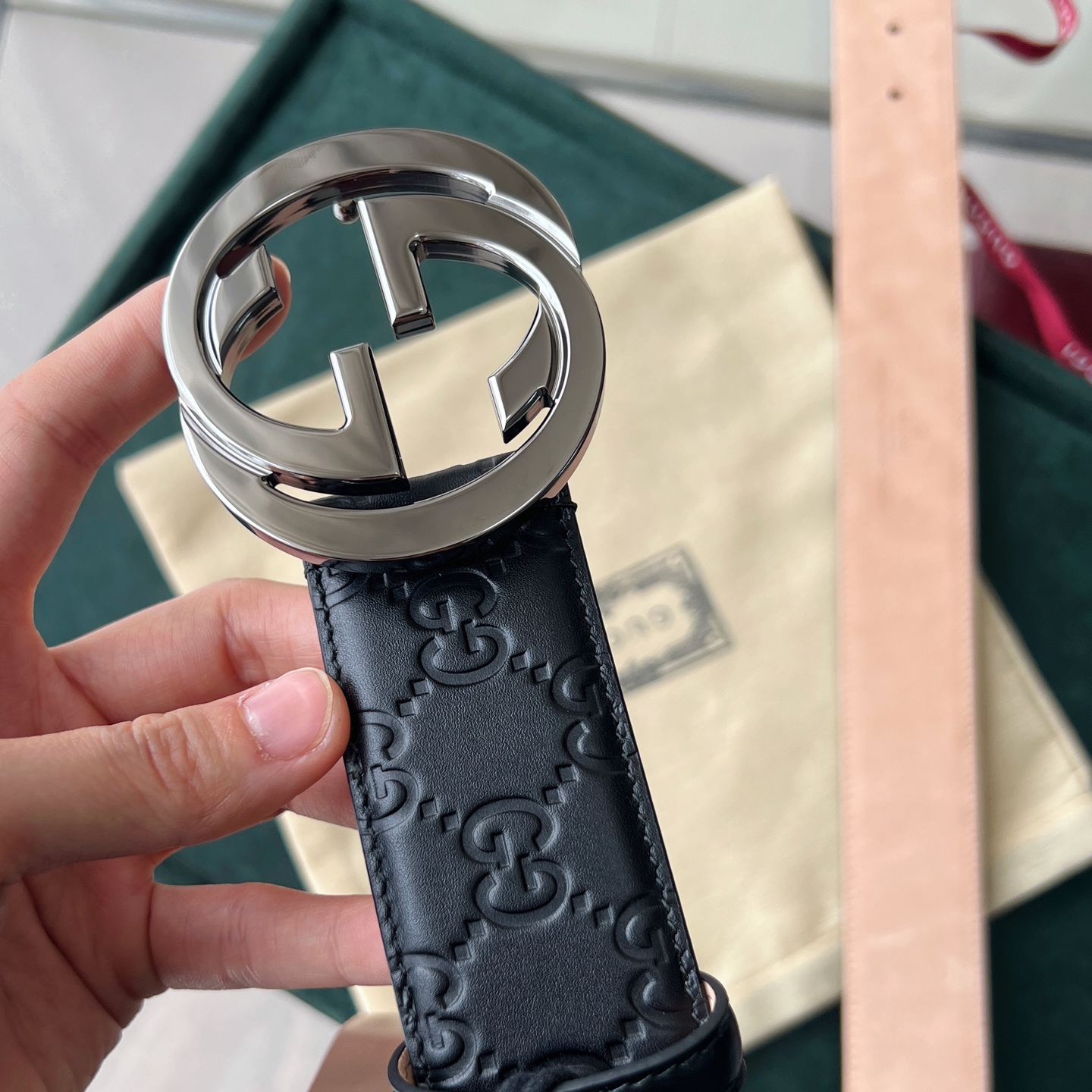 上質でスタイリッシュなベルトを厳選