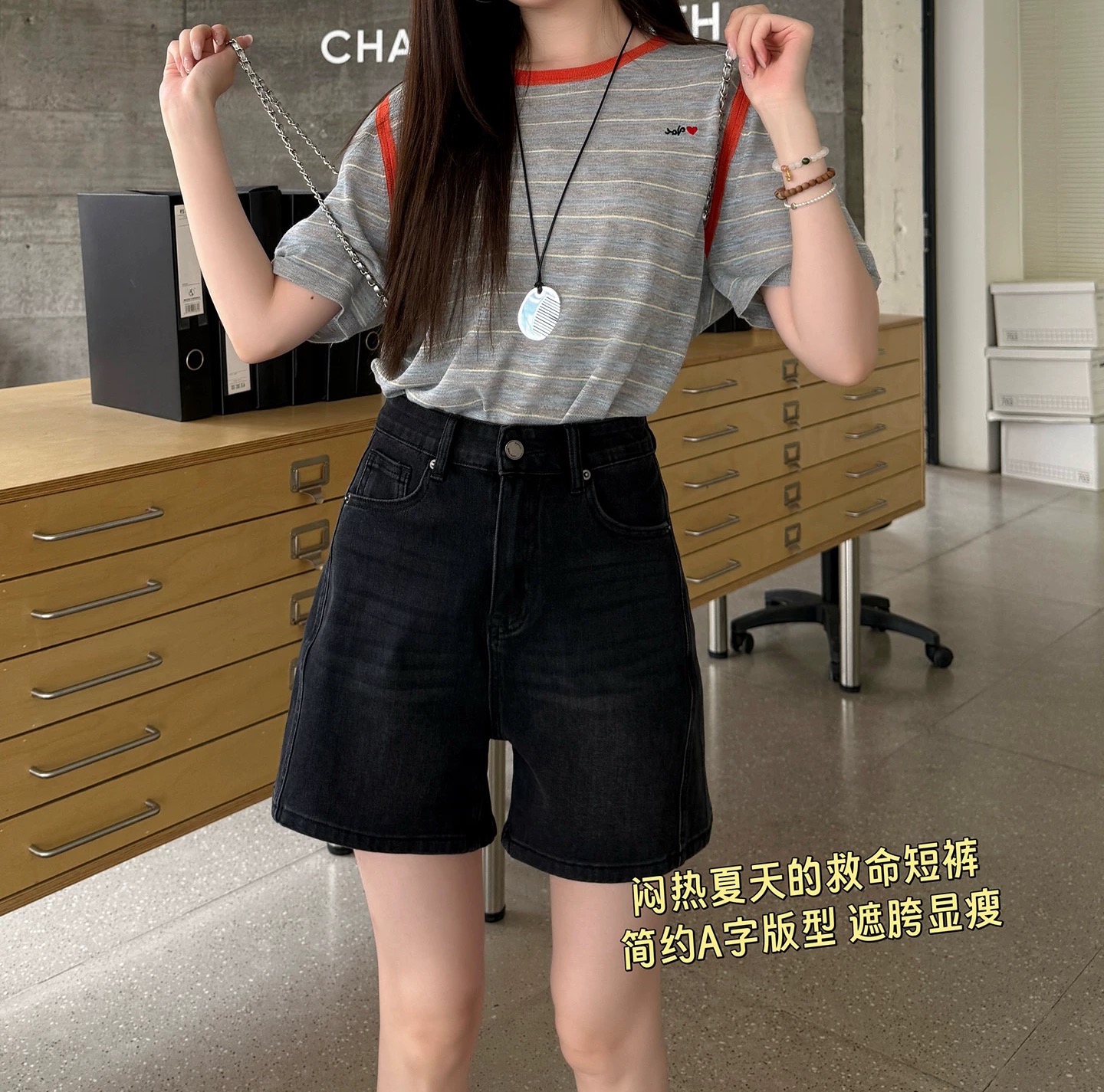 Alternative view of Shorts 02438