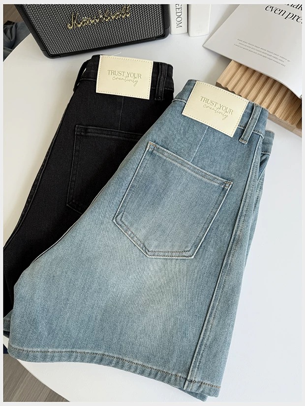 Alternative view of Shorts 02439