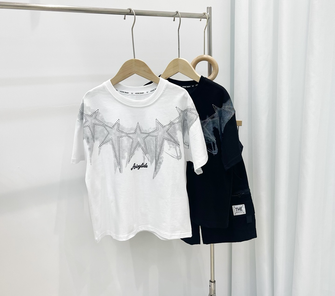 Precio de oferta: @69.9 sin descuento. Camiseta de algodón puro con estrellas de cinco puntas. Tallas 120-170. La camis…