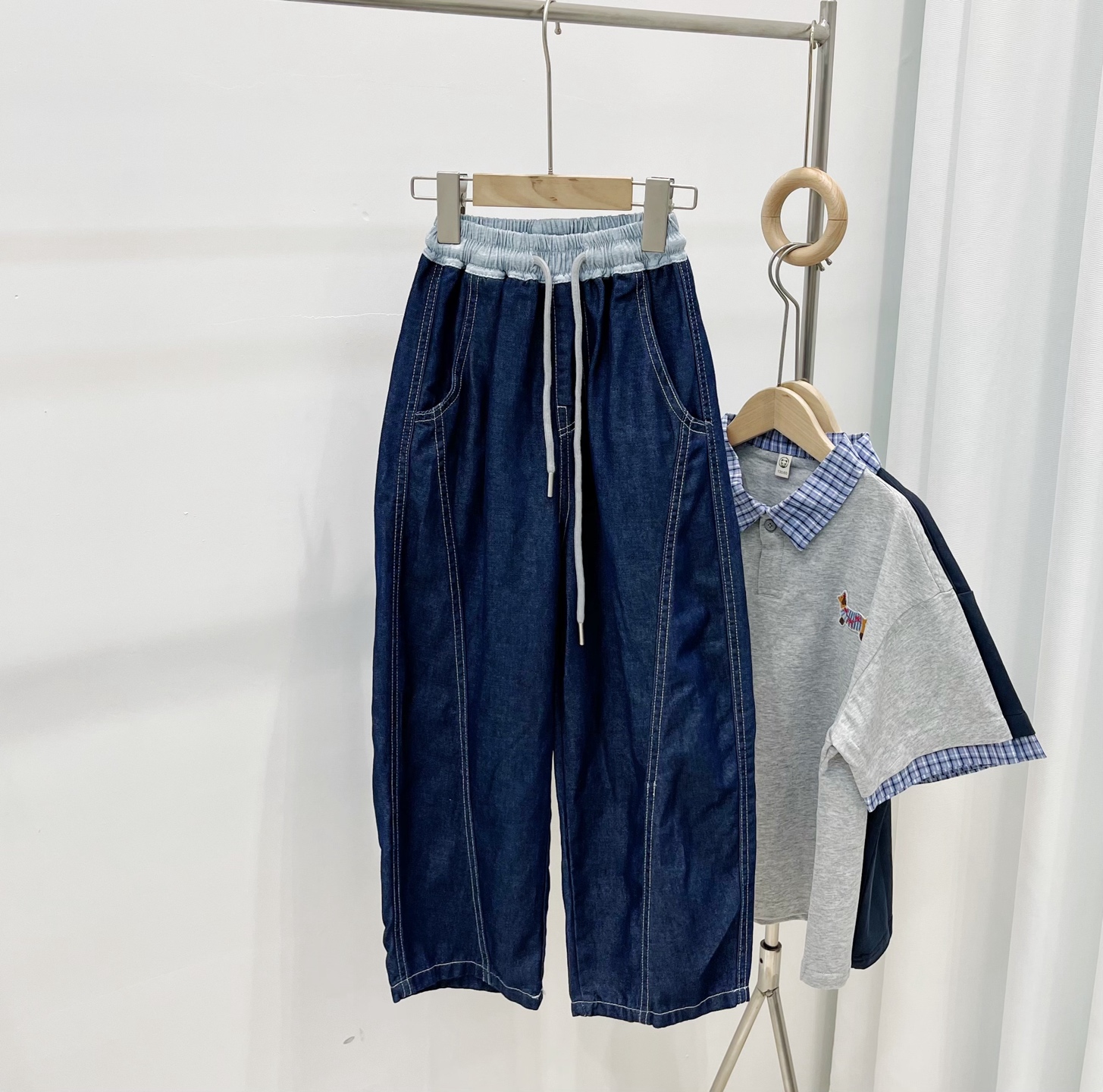Venta rápida @89.9 Jeans de tencel color original estilo curva. 120-170. Este tiene aspecto de marca grande, corte de p…