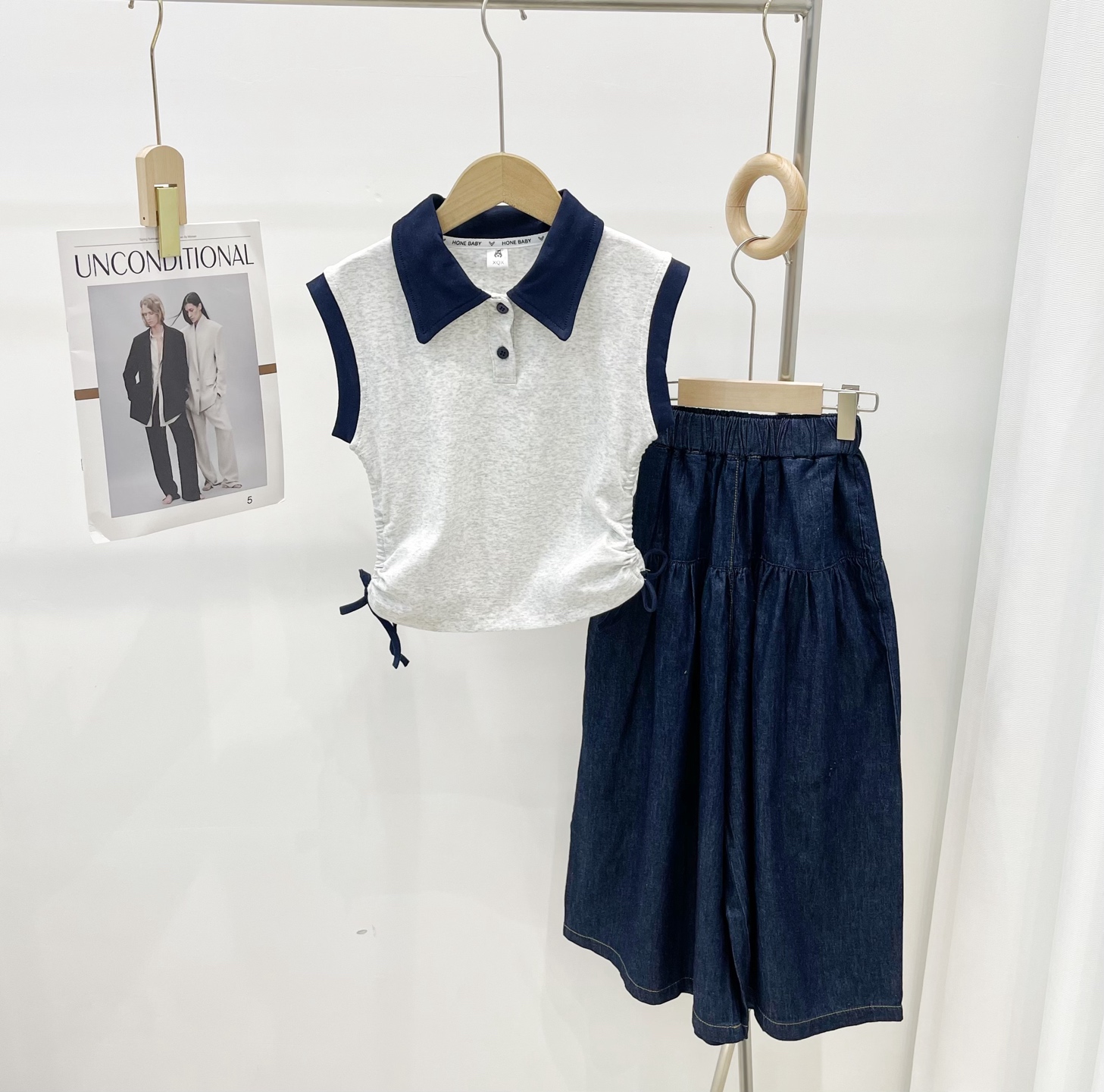 Venta rápida @99.9 Polo con cordón y jeans conjunto. 120-180. Chicas modernas deben tener este look 'wow'. Hermosa comb…