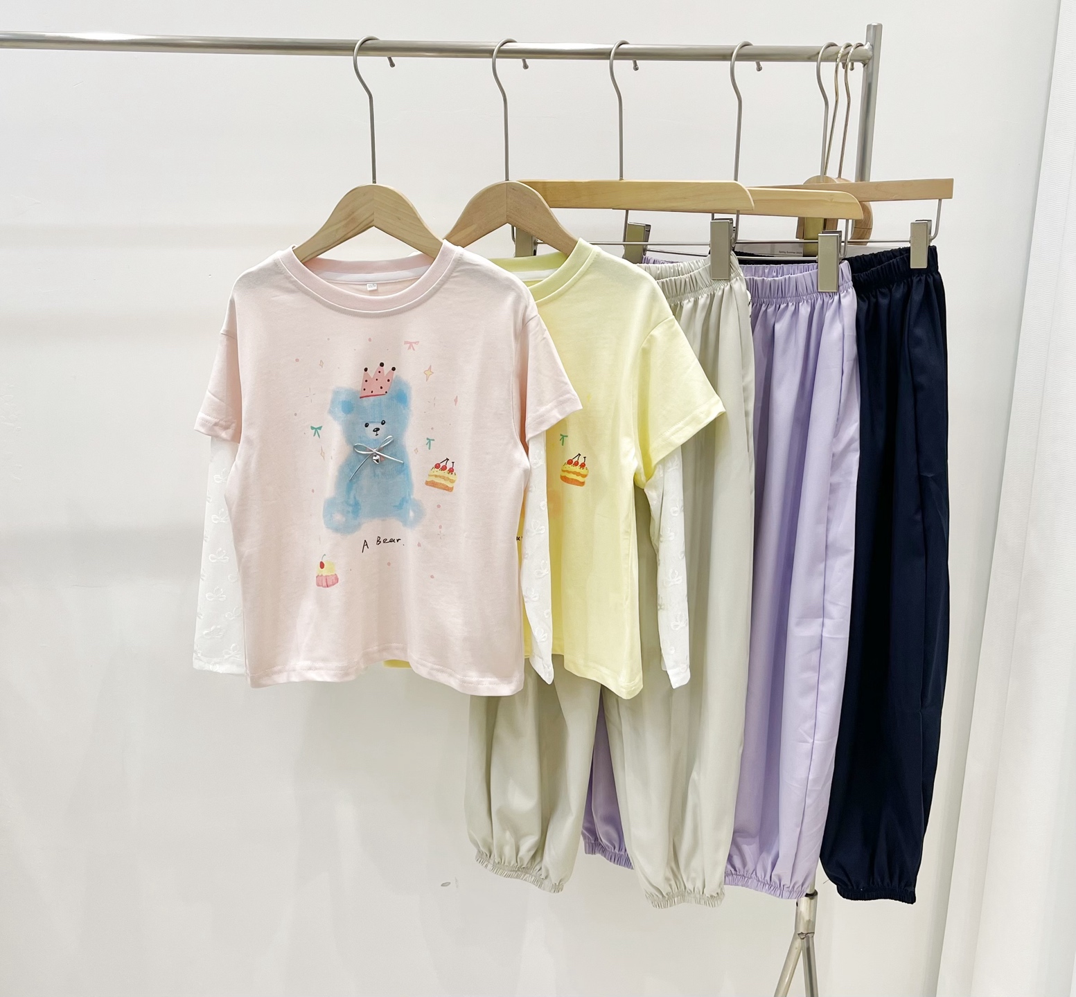 Venta rápida@79.9 Camiseta de oso con malla de tul para protección solar. 120-170. Look de chica urbana y moderna, comb…