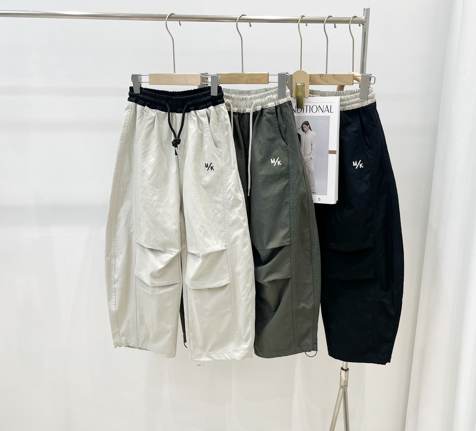 Precio de venta@89.9 Pantalones de trabajo MK en colores combinados. Talla 120-170. Unos pantalones casuales súper cómo…