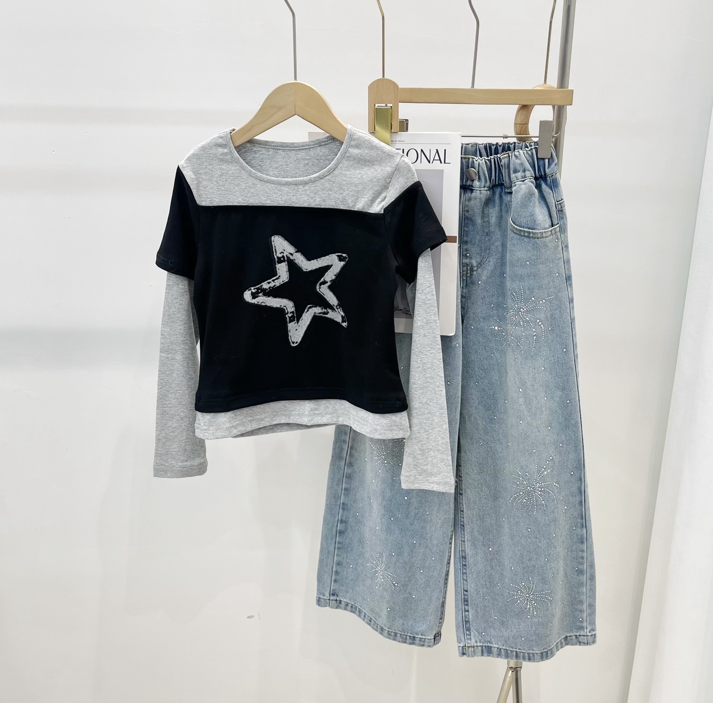 Camiseta de estrella de cinco puntas 89.9@, jeans de fuegos artificiales 99.9@ una pieza 120-170 venta rápida. Conjunto…