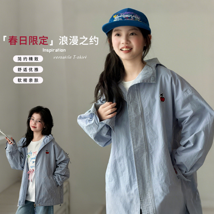 119@一 Una chaqueta a cuadros reversible. 120-180 azul cielo