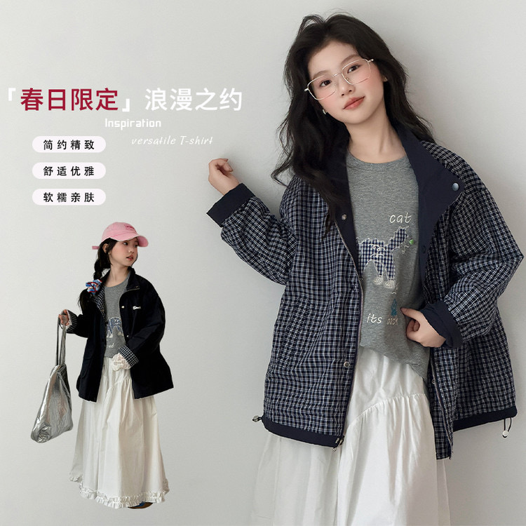 119@一 Una chaqueta a cuadros reversible. 120-180 azul marino