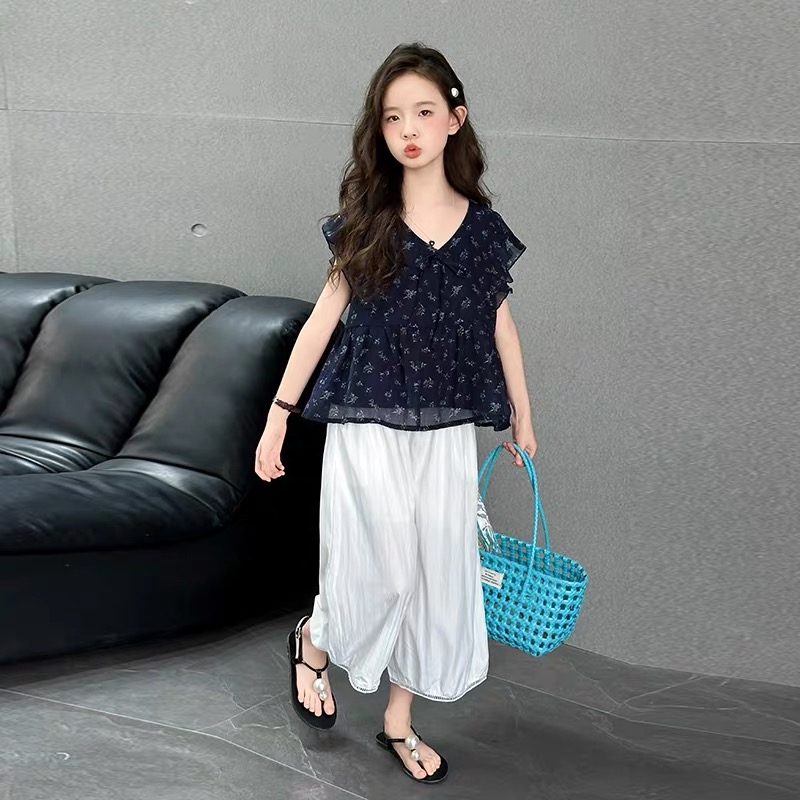 117@Un conjunto: blusa de manga corta con volantes y pantalones casuales. Tallas 120-170. Estilo de estampado pequeño d…