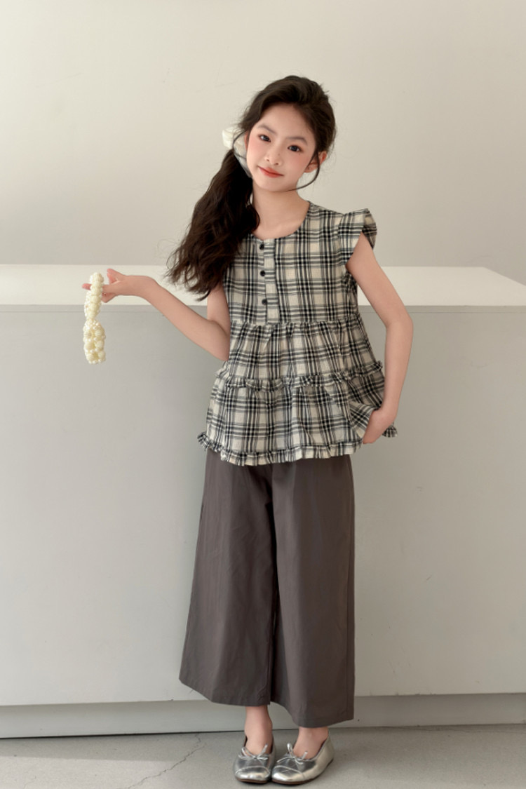117@Un conjunto: blusa de manga corta con volantes y pantalones casuales. Tallas 120-170. Estilo de cuadros grises.