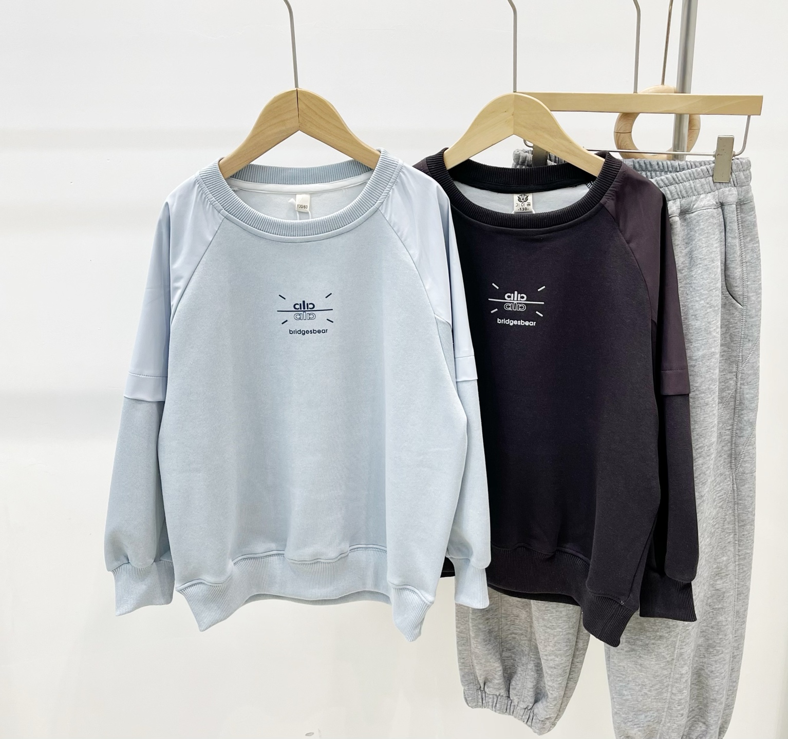 Venta al por mayor @89.9 Sudadera con paneles ala. Tallas 120-170. ¡La primavera es temporada de sudaderas! Esta sudade…