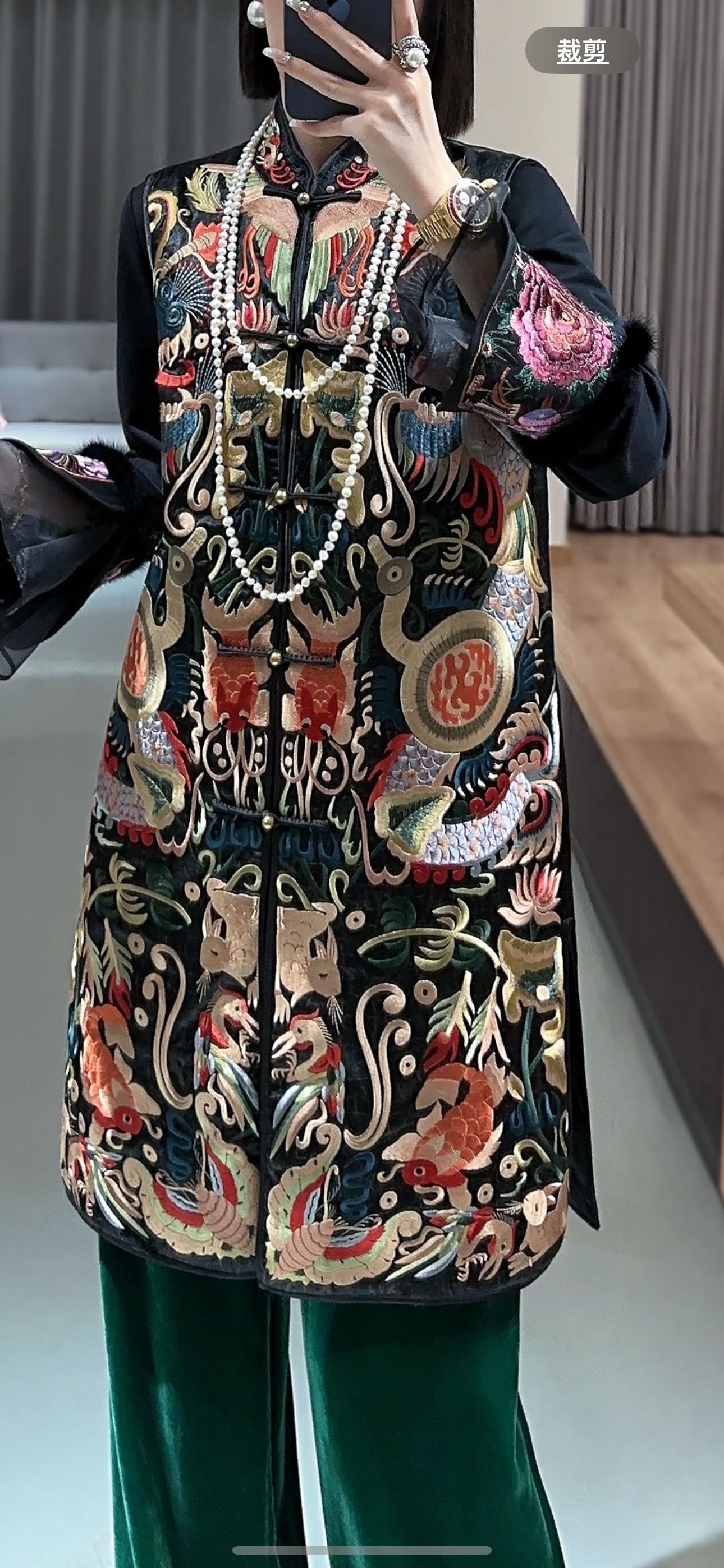 High-End Female Suit with Embroidered Acrylic Detailing and Dustproof Bag - 图片 5