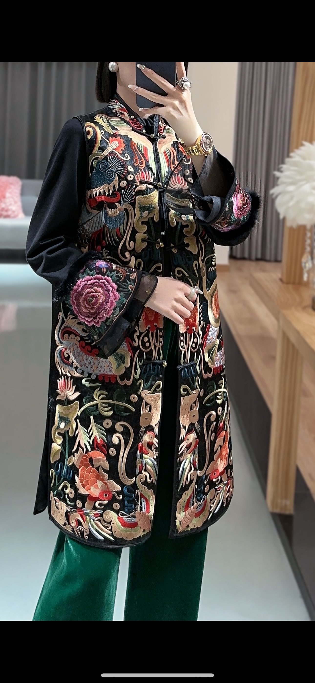 High-End Female Suit with Embroidered Acrylic Detailing and Dustproof Bag - 图片 3