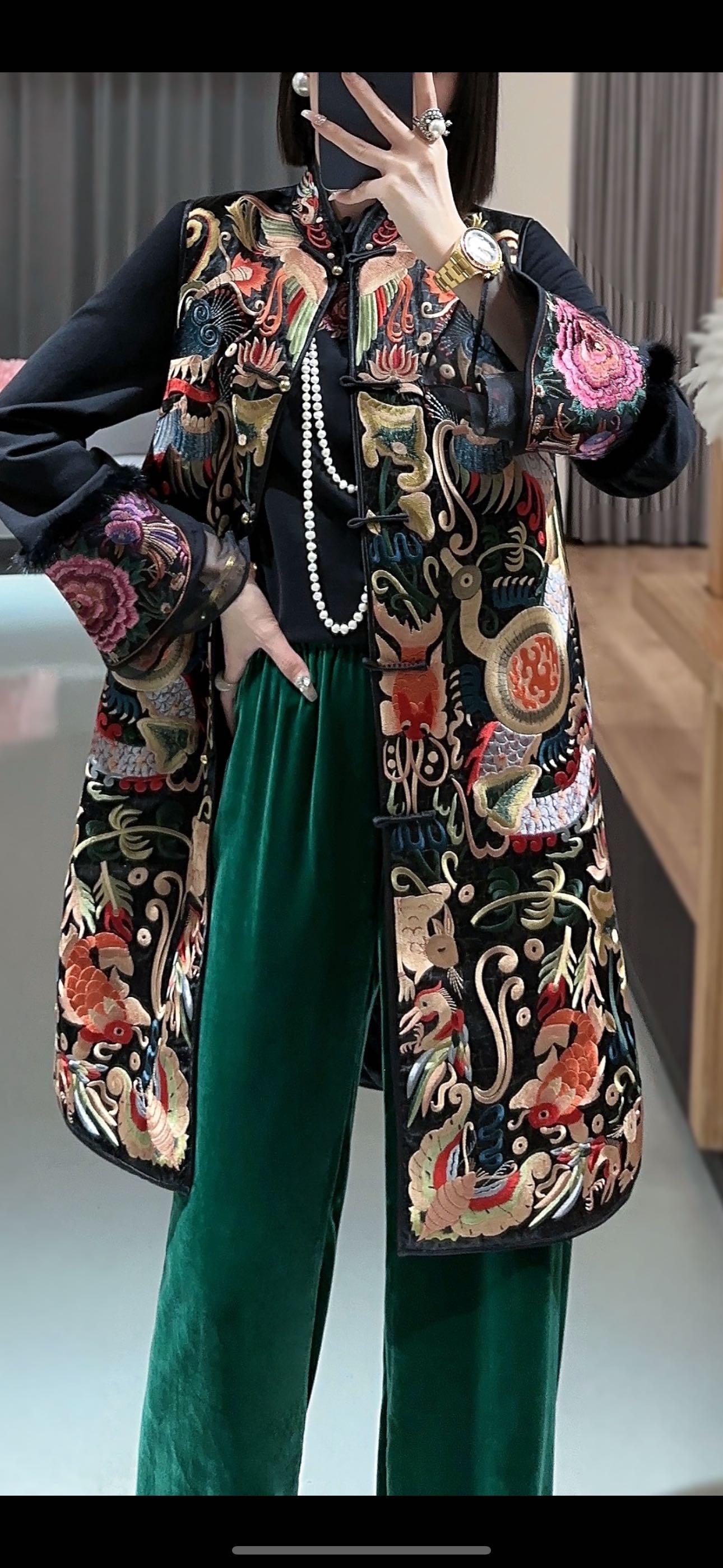 High-End Female Suit with Embroidered Acrylic Detailing and Dustproof Bag - 图片 6