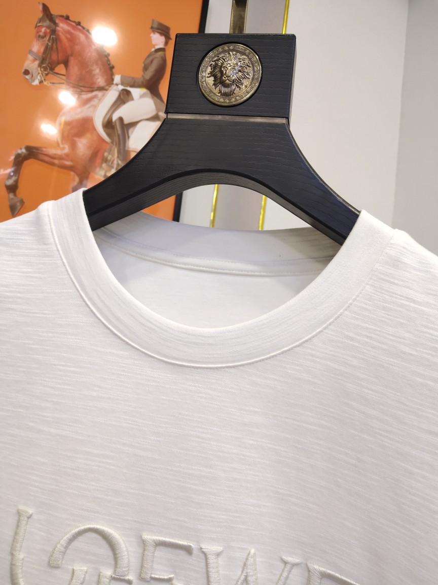 LOE早春新品时尚休闲短袖采用进口面料定制原版工艺螺纹胸前顶级工艺图案logo从容百搭档次极高上身潮流时
