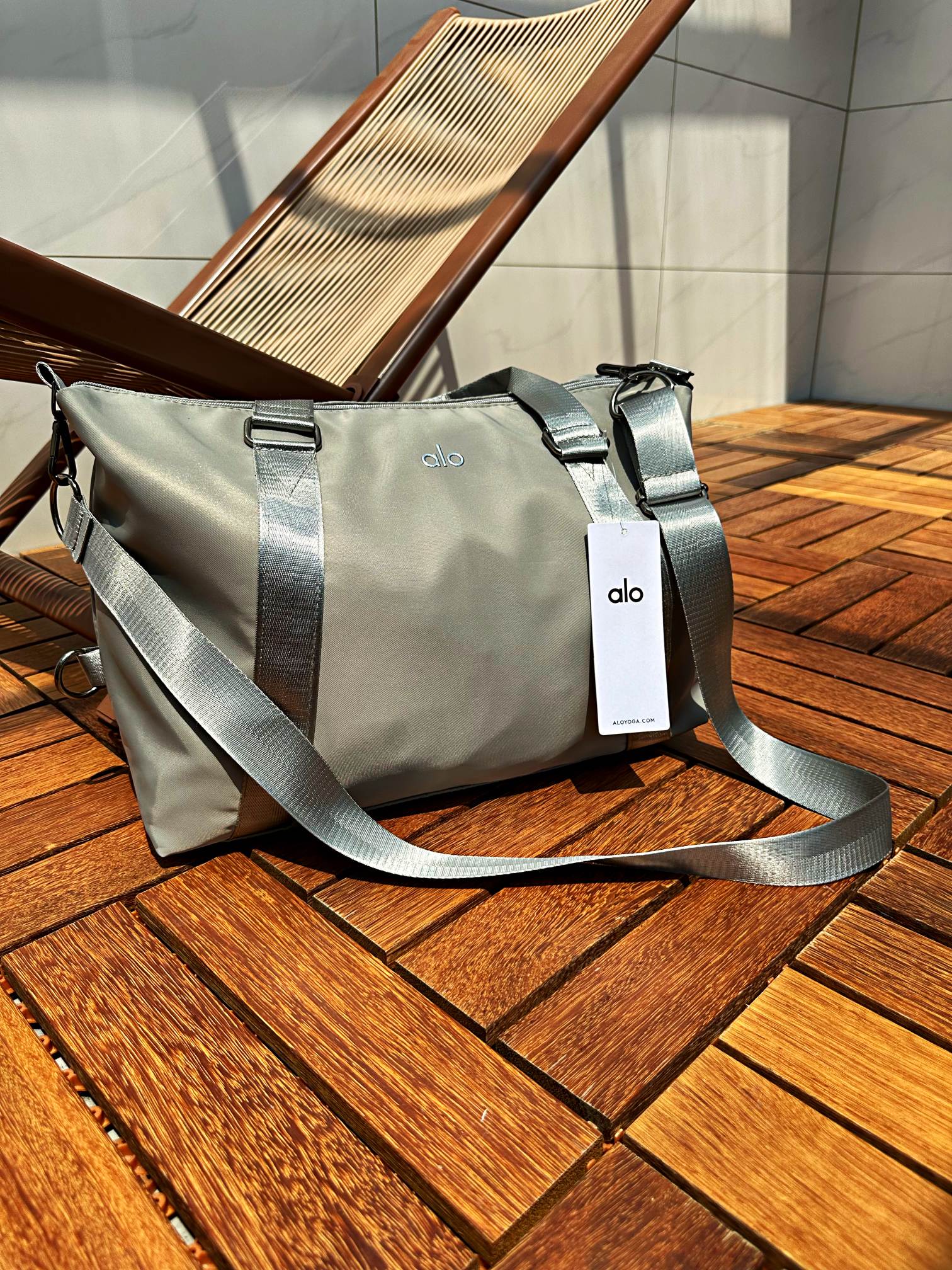 Alo accessories Alo sports and fitness travel bag made of light and soft nylon material high density wear-resistant and water-repellent yoga