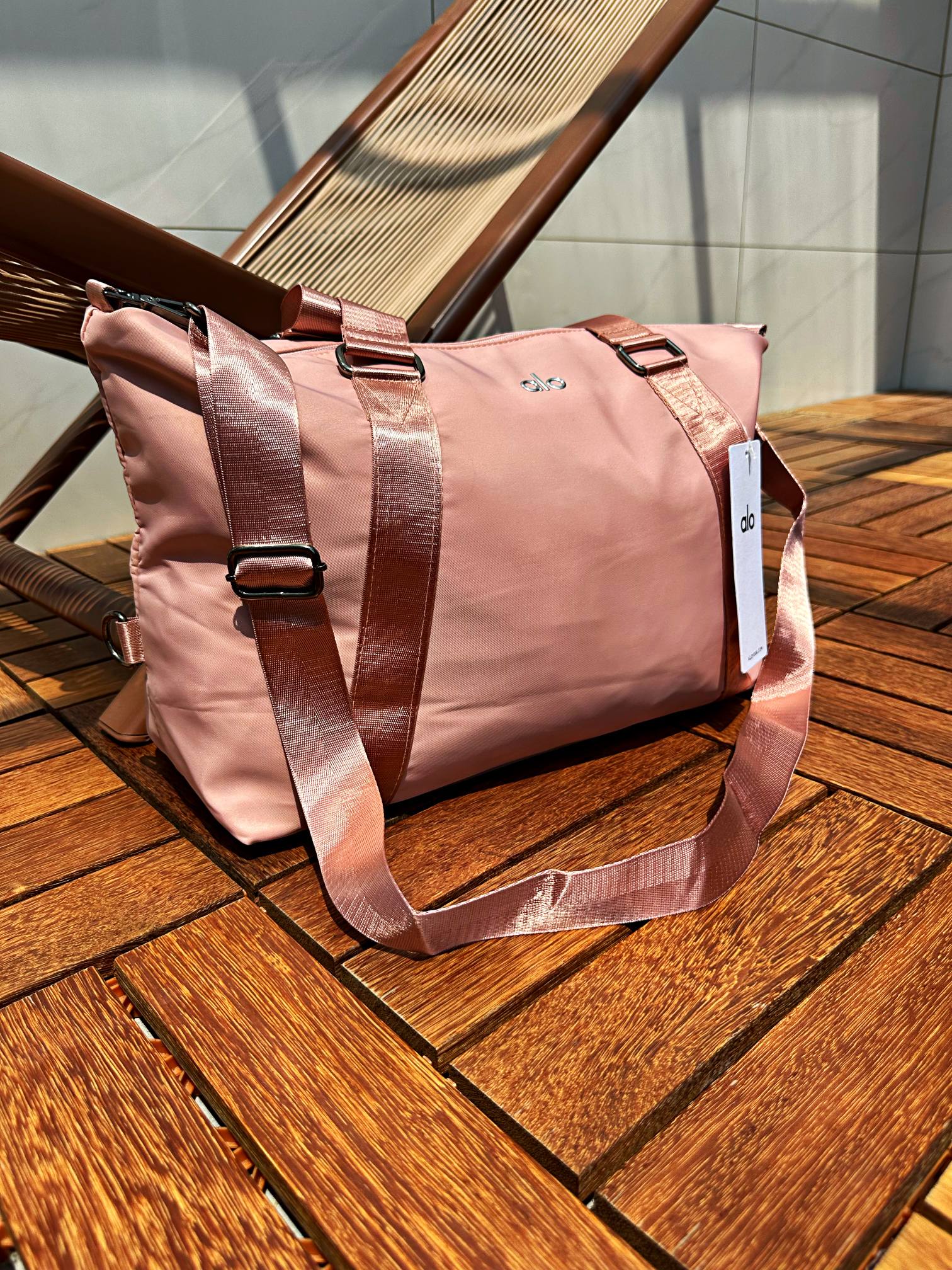 Alo accessories Alo sports and fitness travel bag made of light and soft nylon material high density wear-resistant and water-repellent yoga