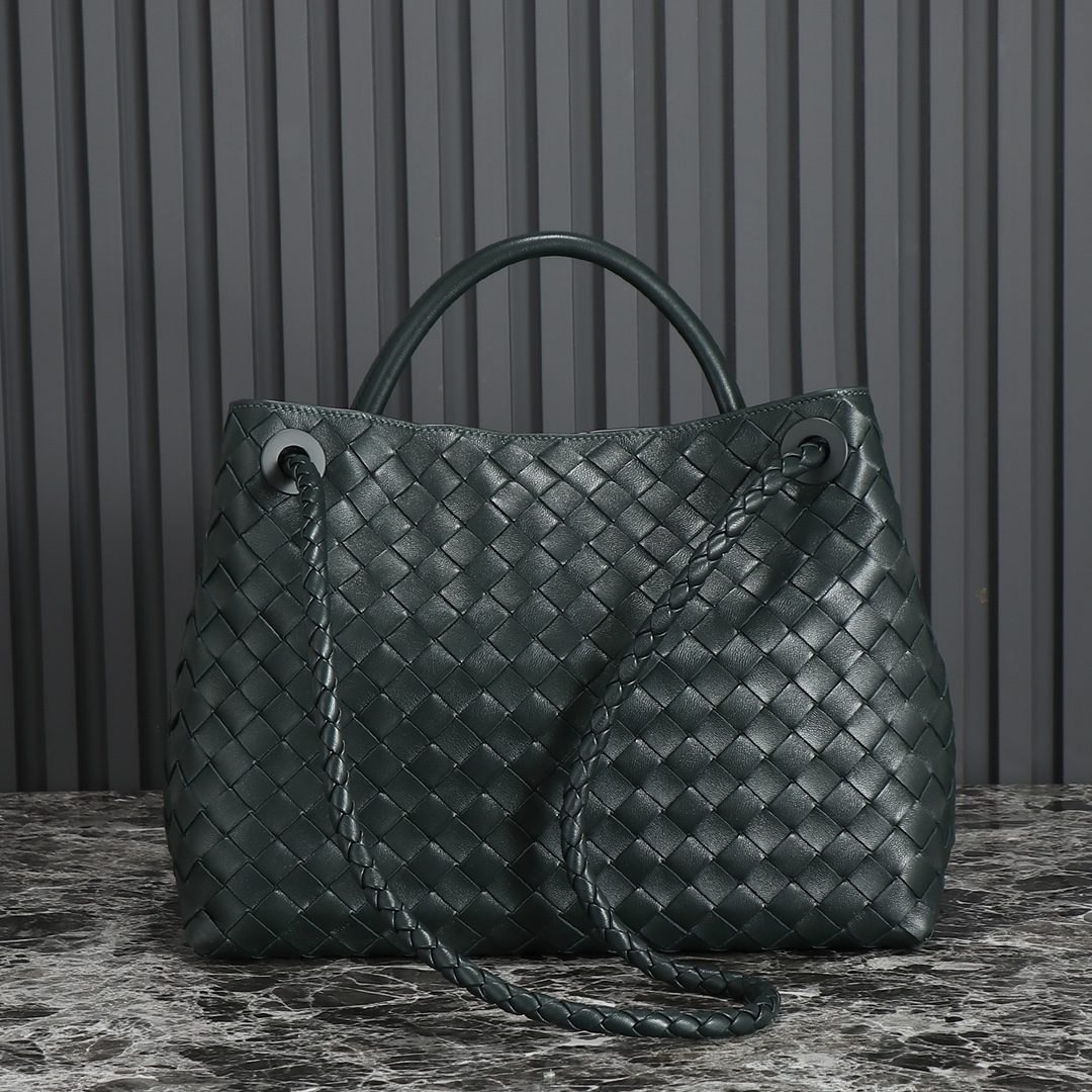 Bottega Veneta Andiamo Medium Handbag: 2023 Summer Collection, Nappa Leather 3 i1698254320 3912 1