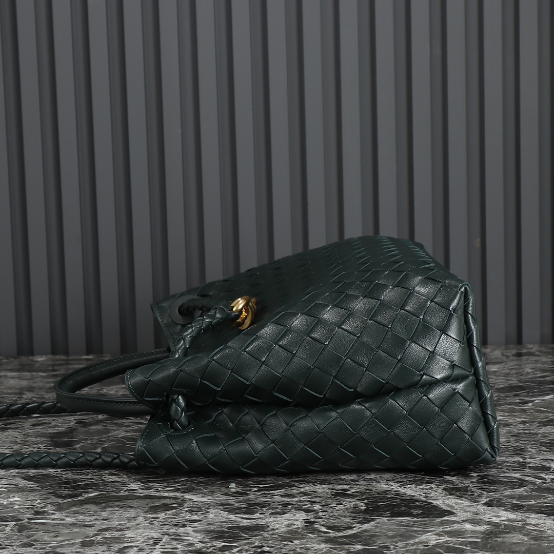Bottega Veneta Andiamo Medium Handbag: 2023 Summer Collection, Nappa Leather 2 i1698254320 5285 0
