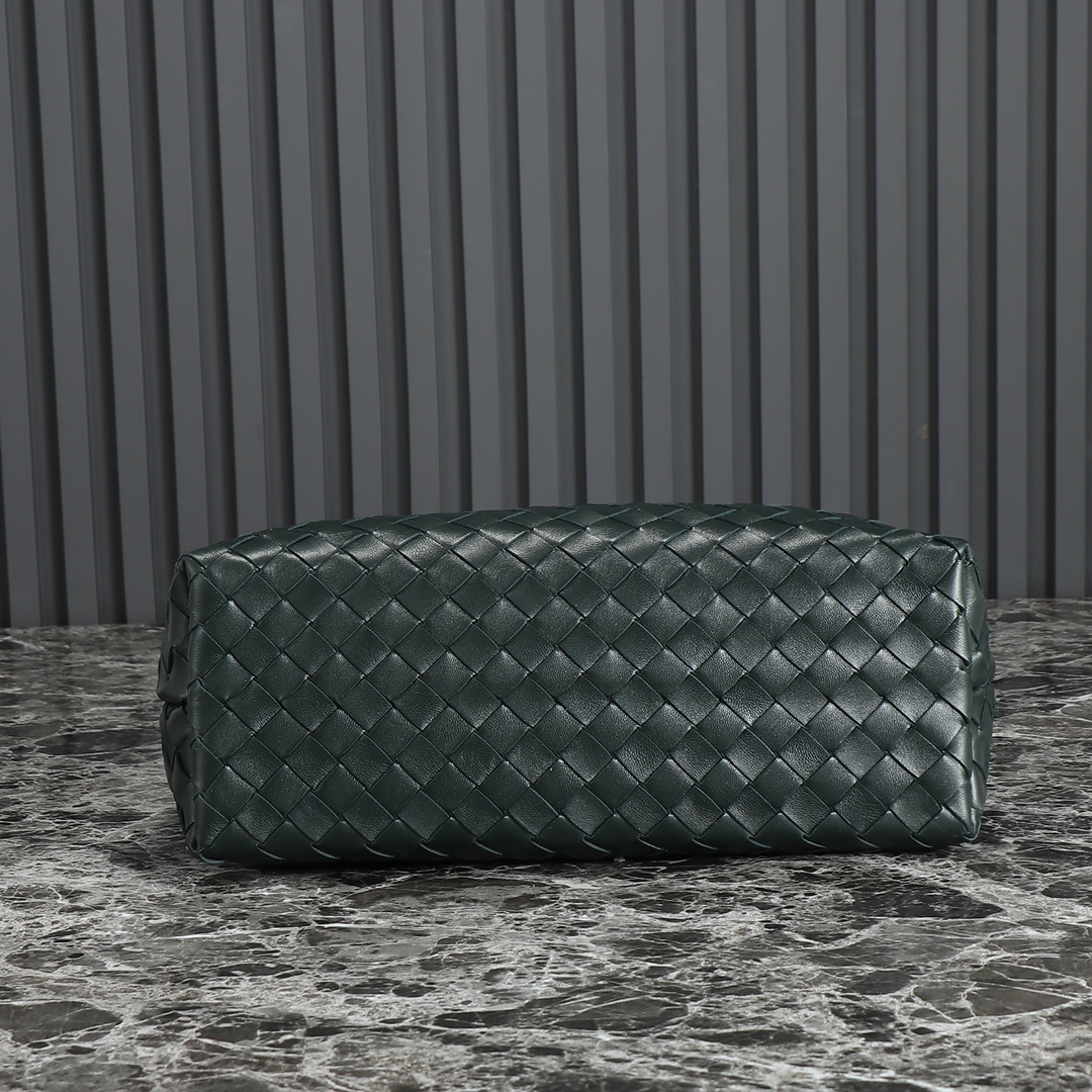 Bottega Veneta Andiamo Medium Handbag: 2023 Summer Collection, Nappa Leather 4 i1698254320 6248 2