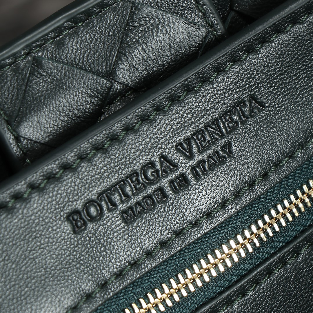 Bottega Veneta Andiamo Medium Handbag: 2023 Summer Collection, Nappa Leather 9 i1698254324 8531 0
