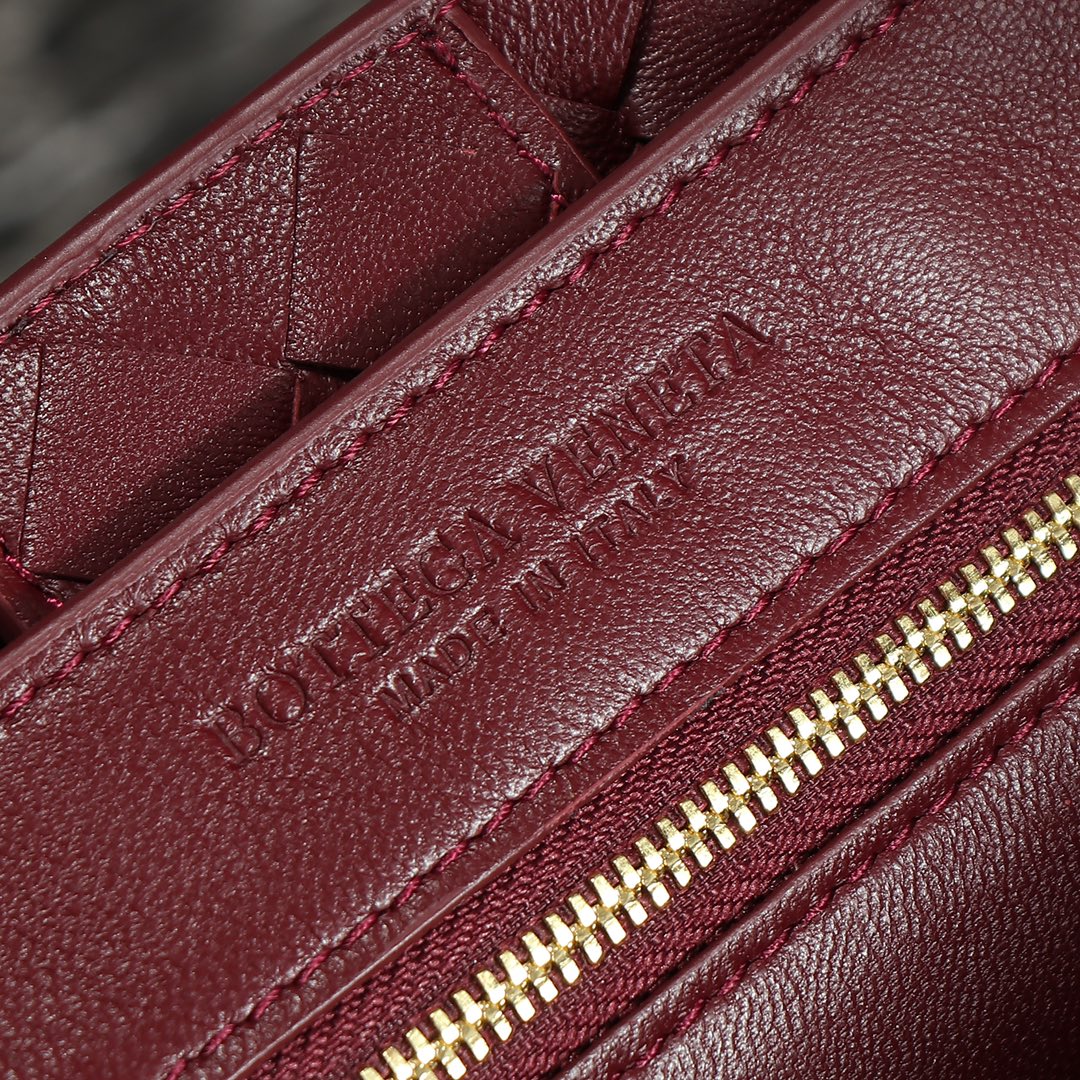 Bottega Veneta Andiamo Medium Bag: Hand-Woven Leather, Burgundy Elegance 10 i1698254546 2171 8