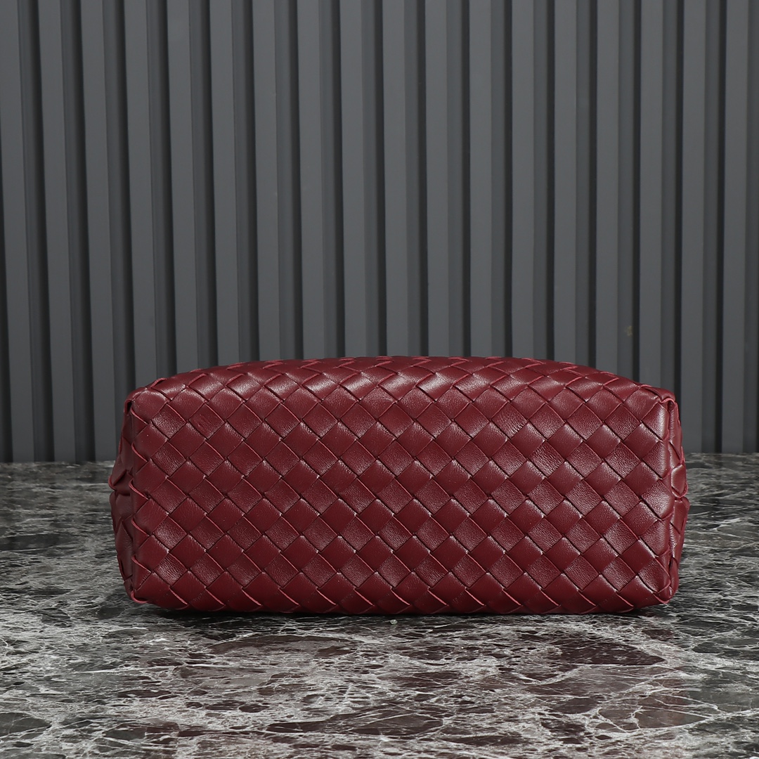 Bottega Veneta Andiamo Medium Bag: Hand-Woven Leather, Burgundy Elegance 5 i1698254546 6148 3