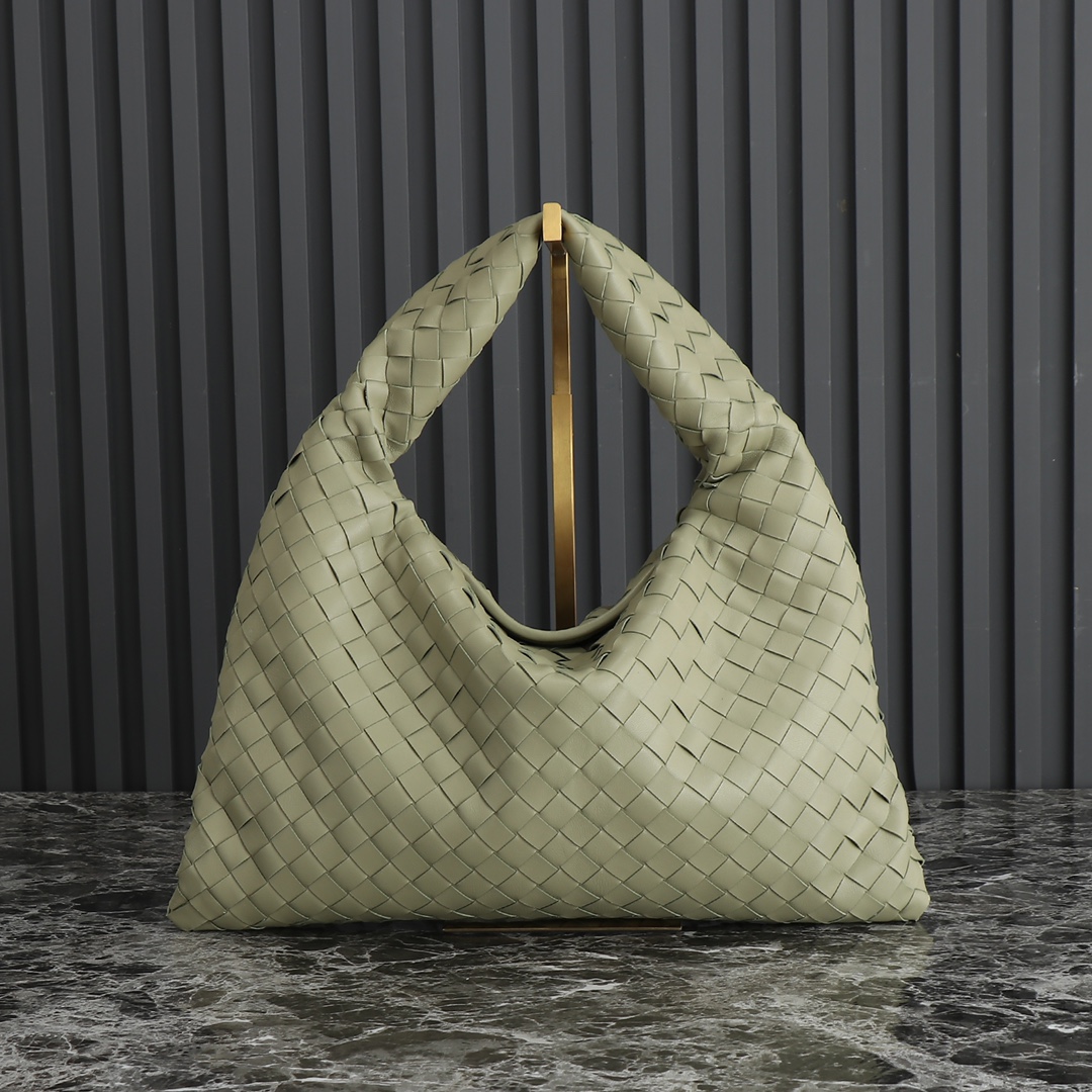 Bottega Veneta small everyday