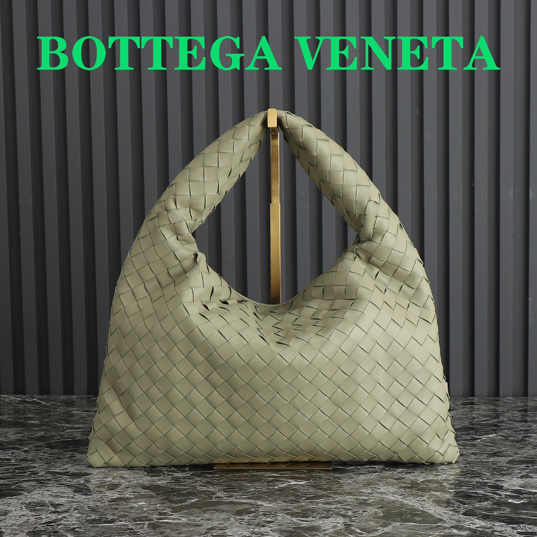 Bottega Veneta small everyday