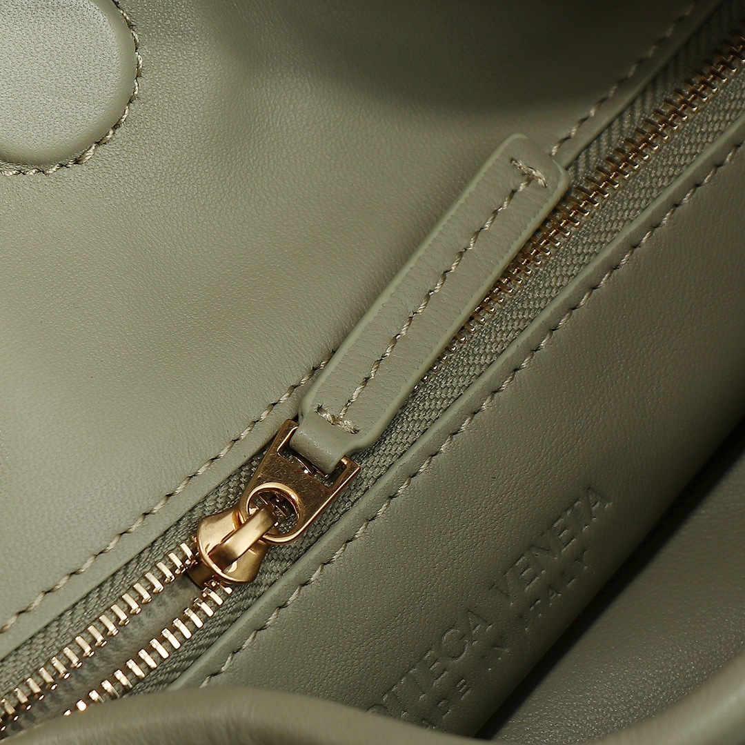 Bottega Veneta small everyday
