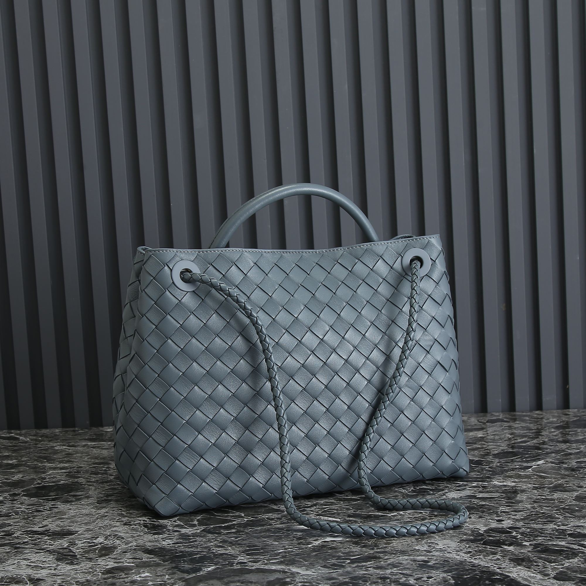 Bottega Veneta Andiamo Medium Bag: Woven Nappa Leather, Stylish and Functional 3 a1701764464138 2338