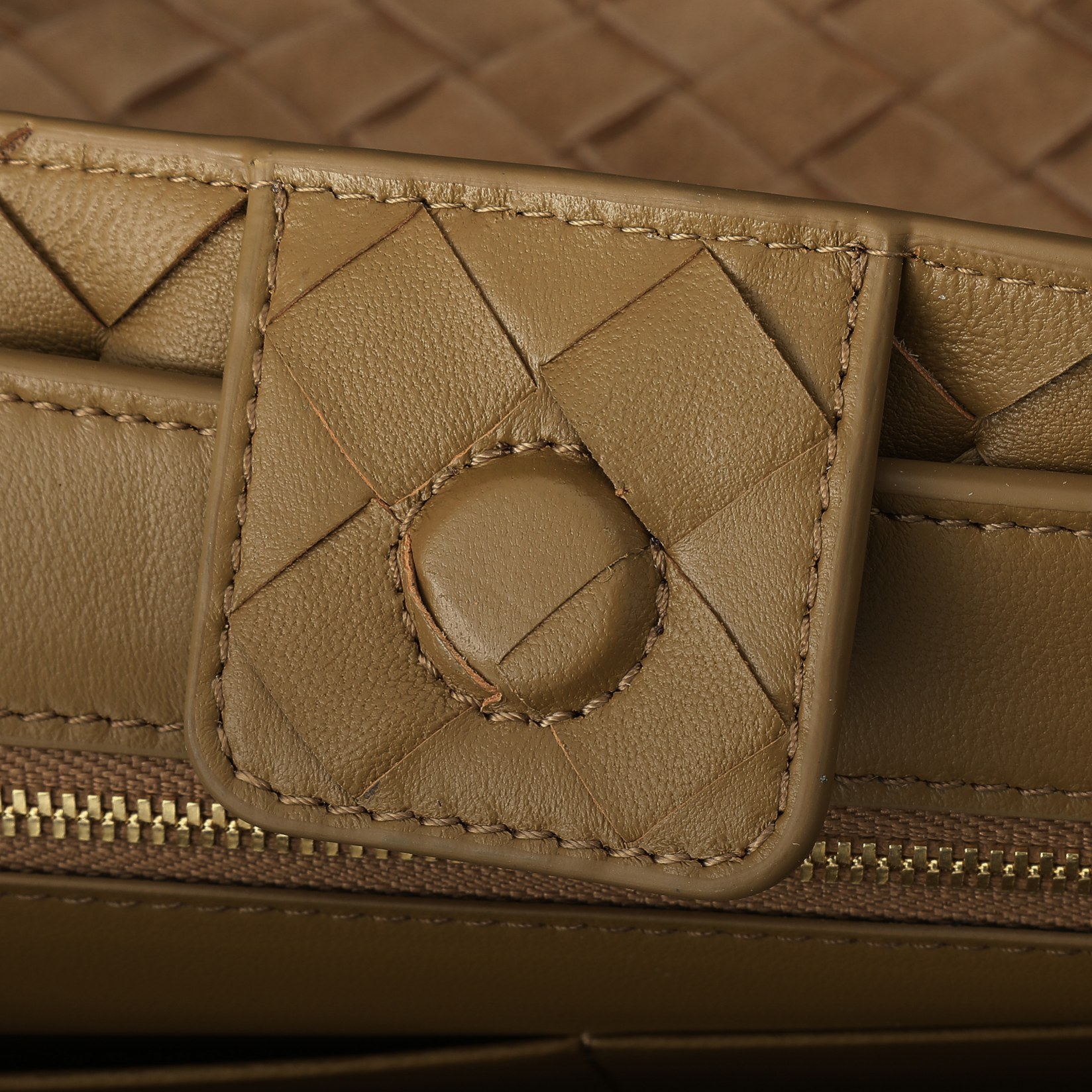 Bottega Veneta Andiamo Woven Handbag: Stylish, Spacious, and Versatile 9 a1712162987666 6841